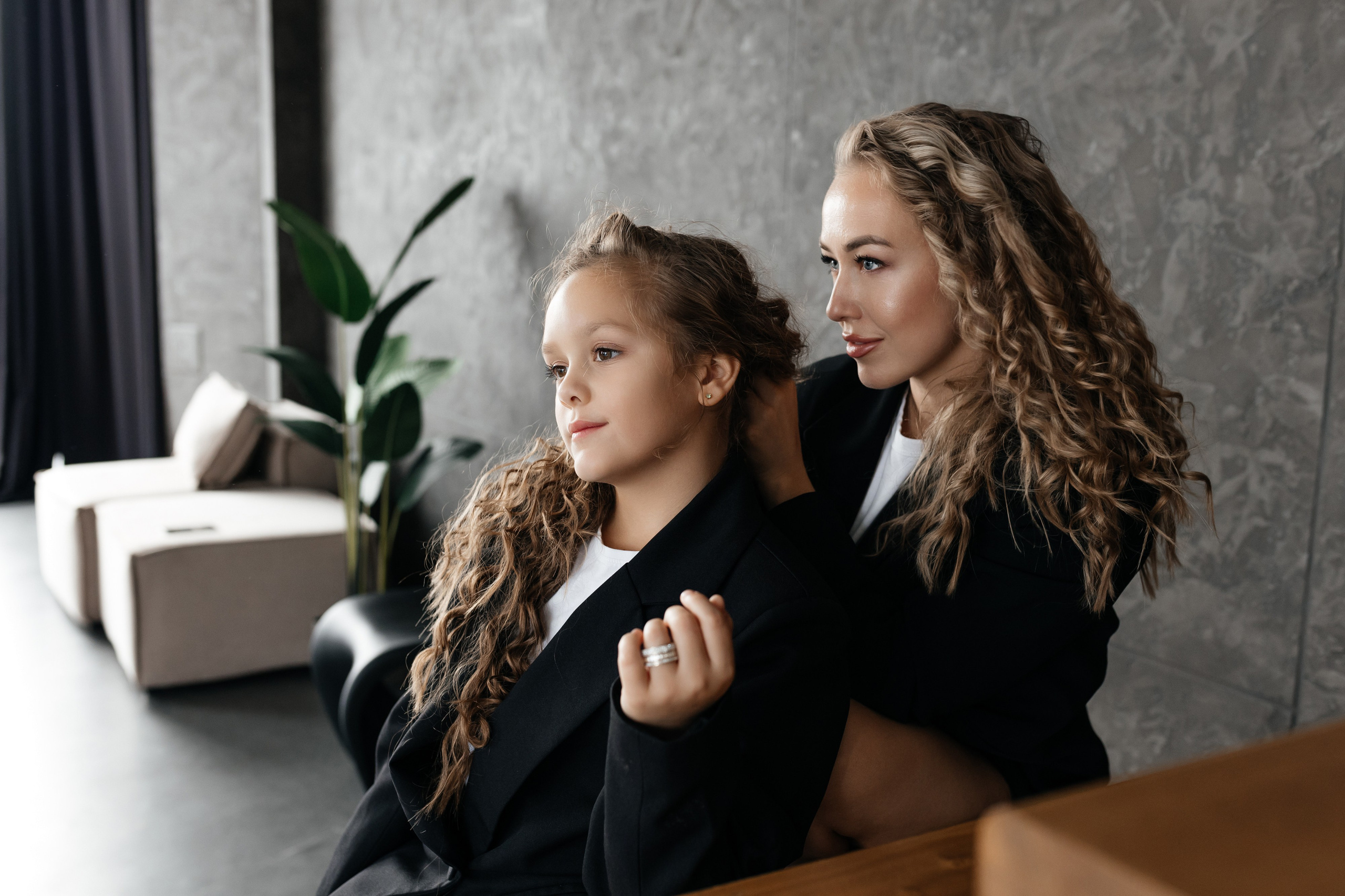 Mother & daughter. ФОТОГРАФ