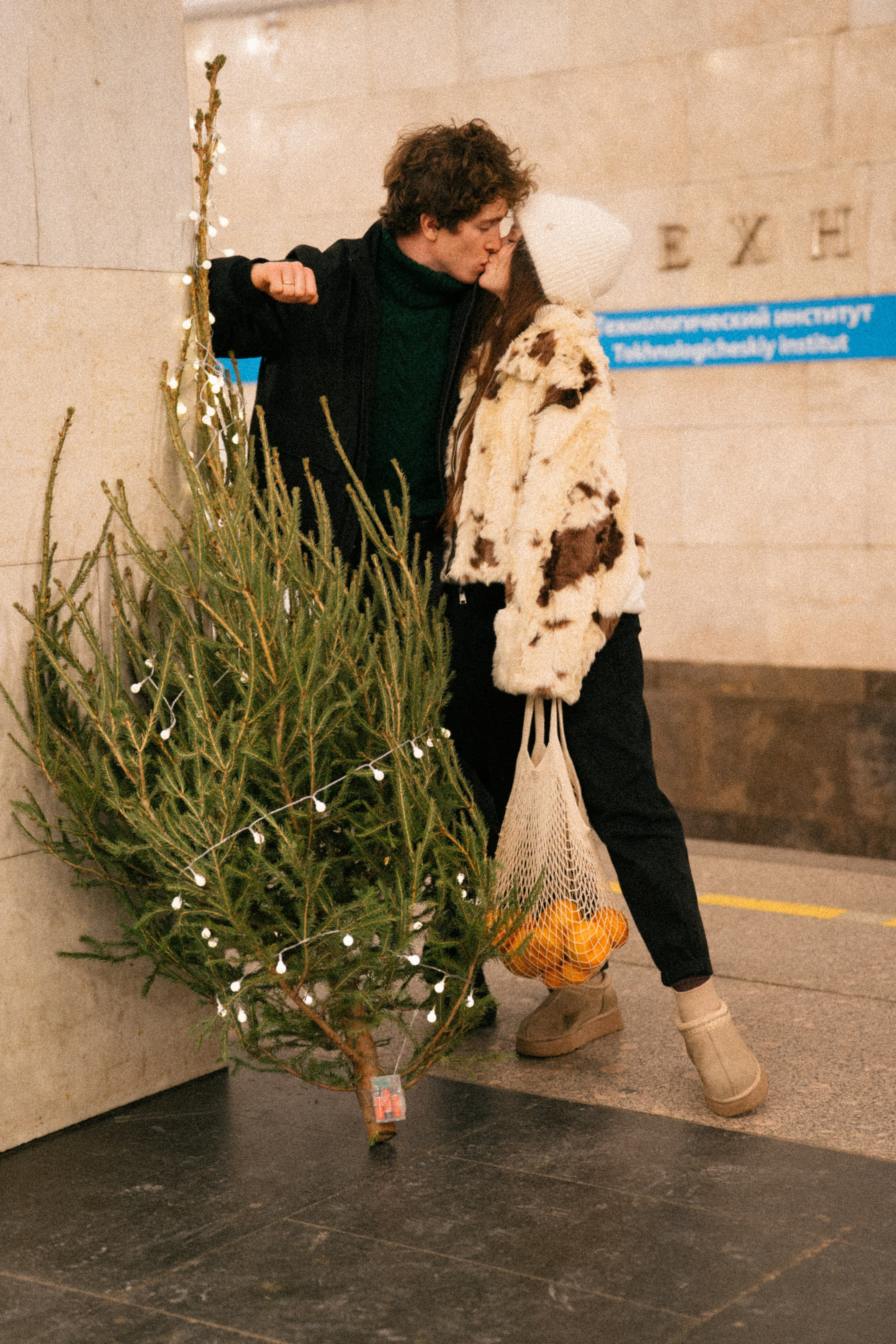 НОВОГОДНЯЯ ПРОГУЛКА ПАРЫ ПО ЧЕРНЫШЕВСКОЙ ПЕРЕД НОВЫМ ГОДОМ. Профессиональный фотограф, Санкт-Петербург — Виктория Богомолова