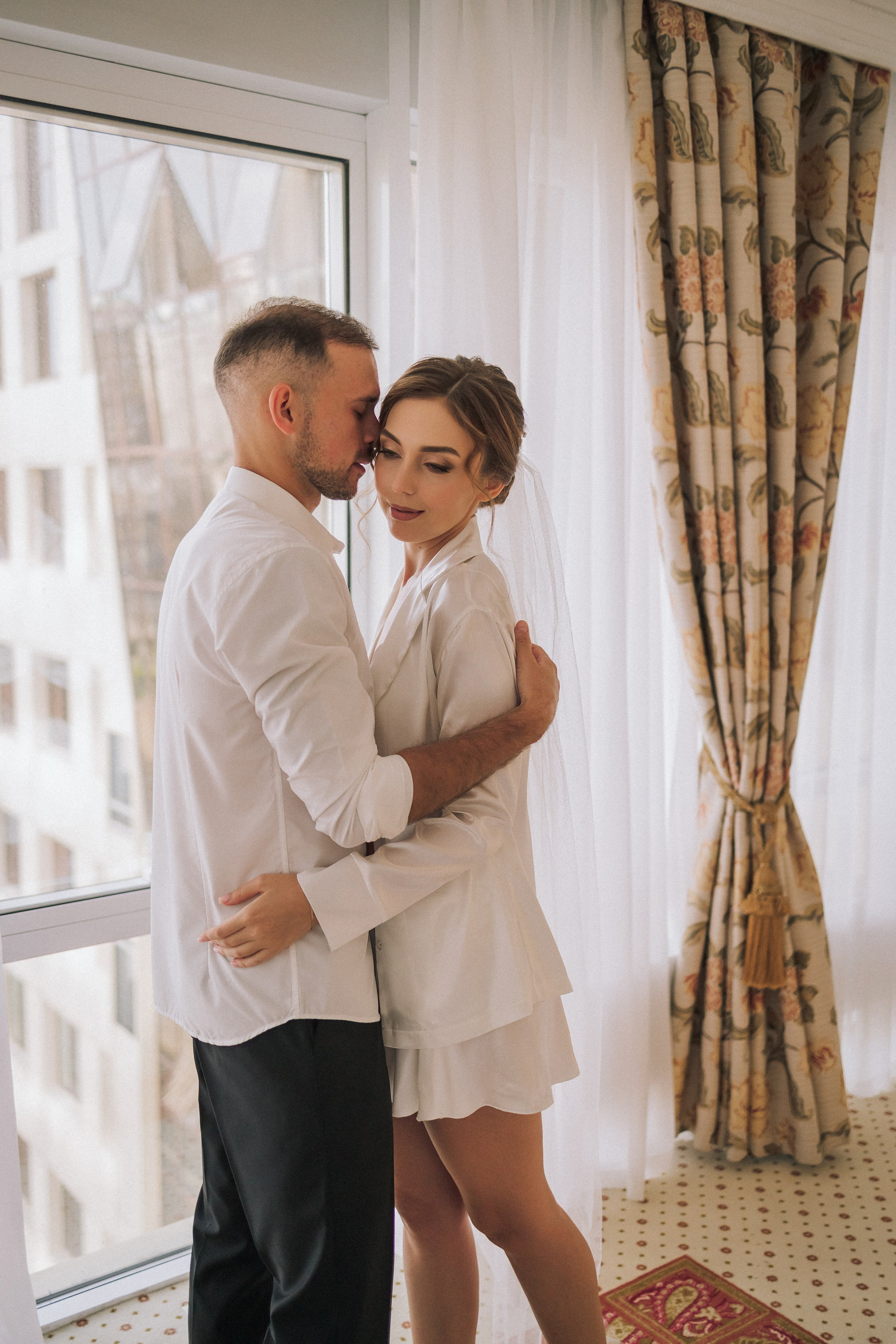 Свадебная прогулка Екатерины и Евгения. Свадебная фотография. Арина Рубах