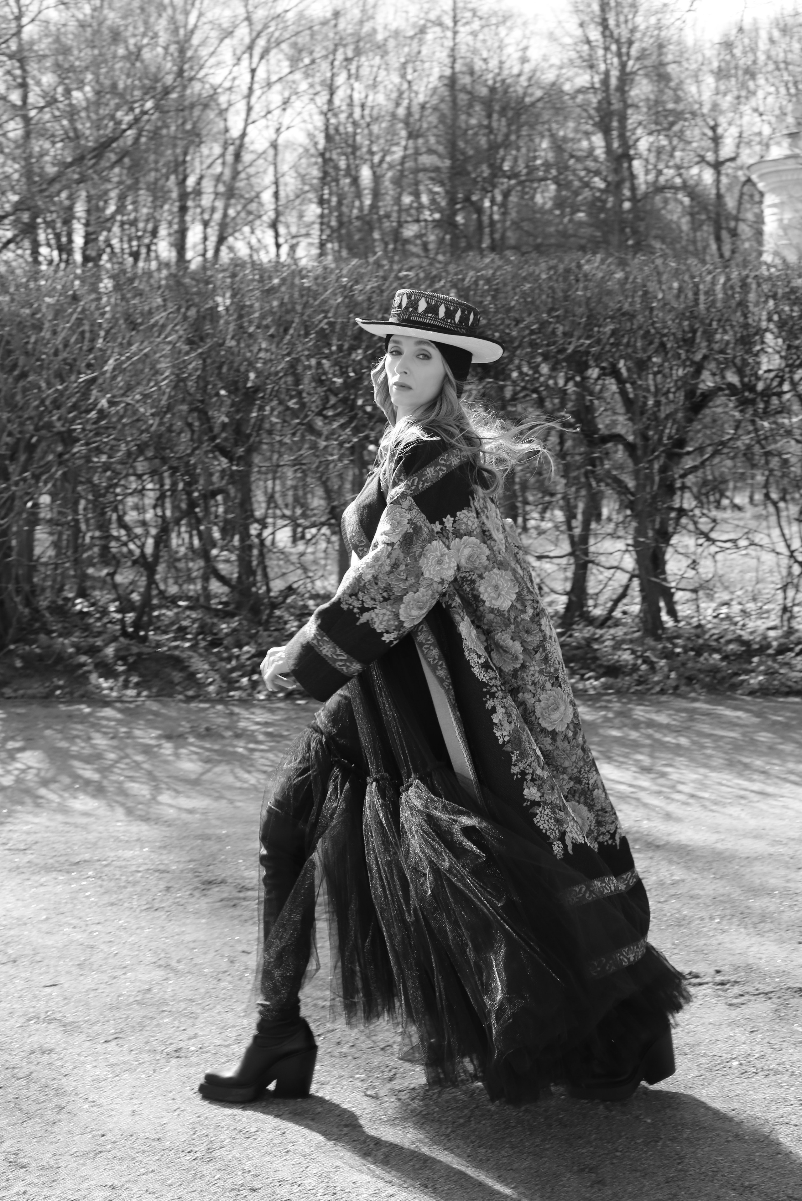 LOOKBOOK. Фешн дизайнер, фотограф, художник Яна Лазарева в Москве