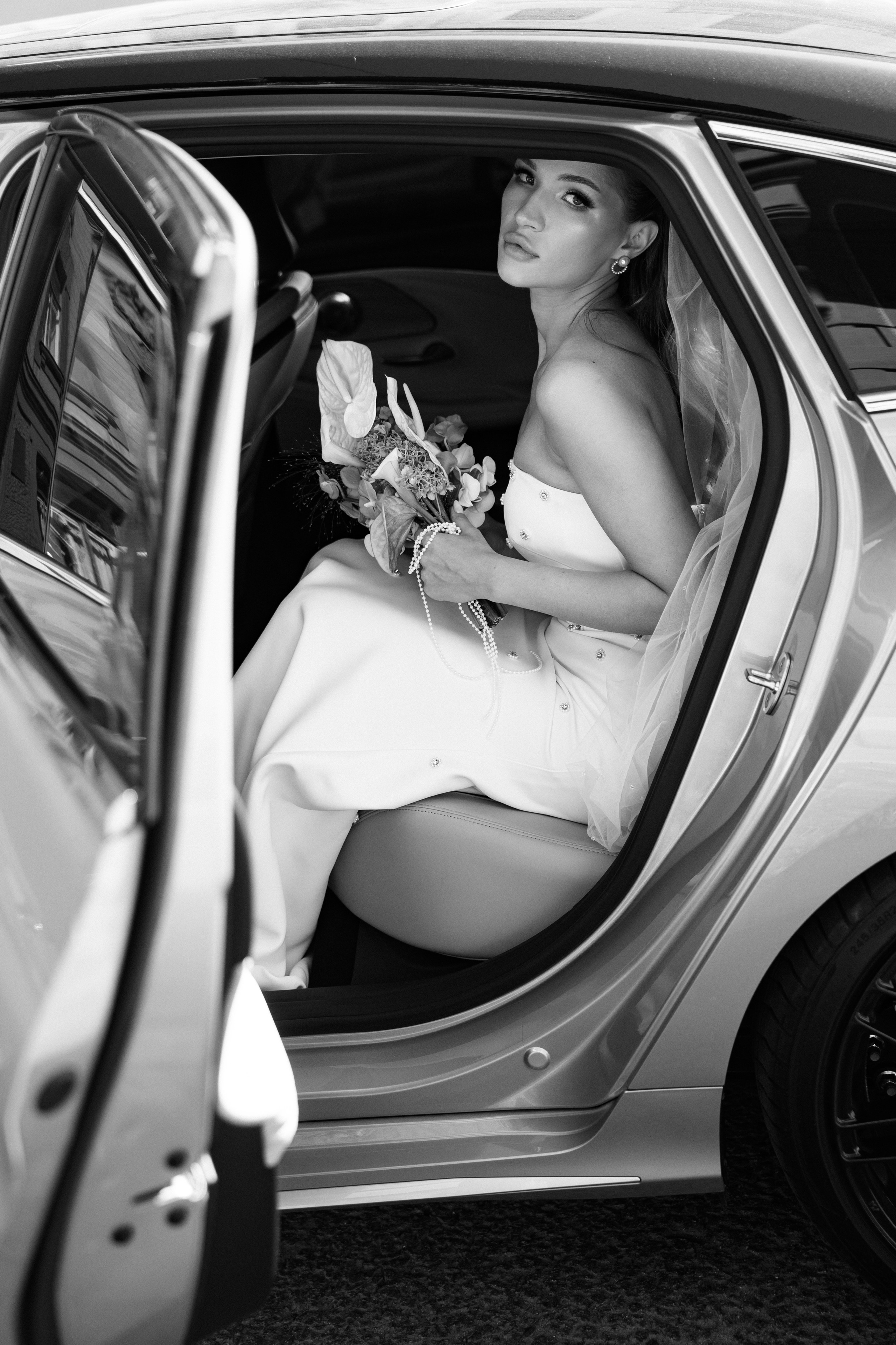 Виктория & Роман. Камерная городская свадьба в видовом ресторане в стиле современная классика. Свадебный фотограф организатор в Санкт-Петербурге Ассоль Опарина