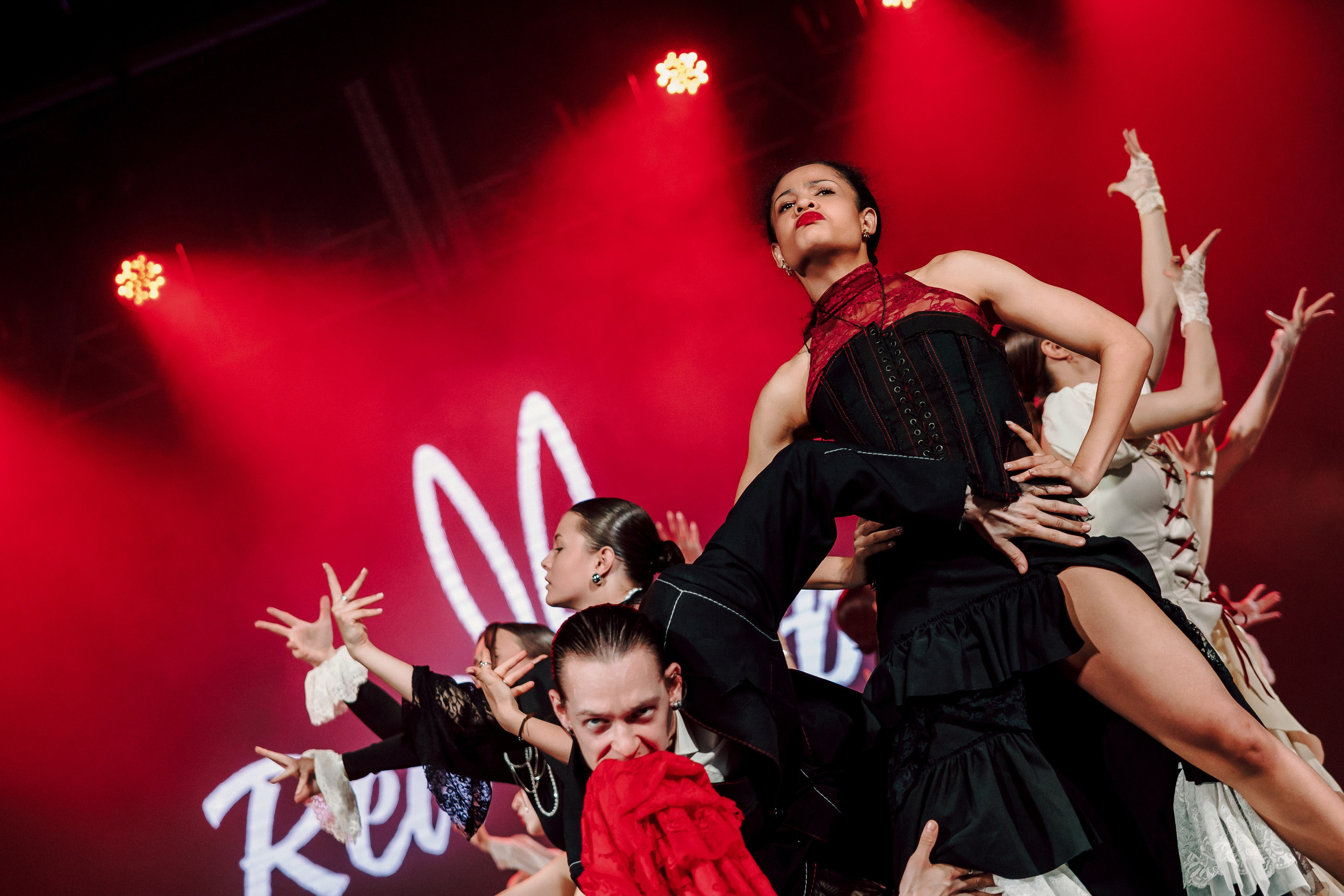 Отчётный концерт танцевальной школы «Red Rabbits» 2025. Лёшка Варзегов — фотограф