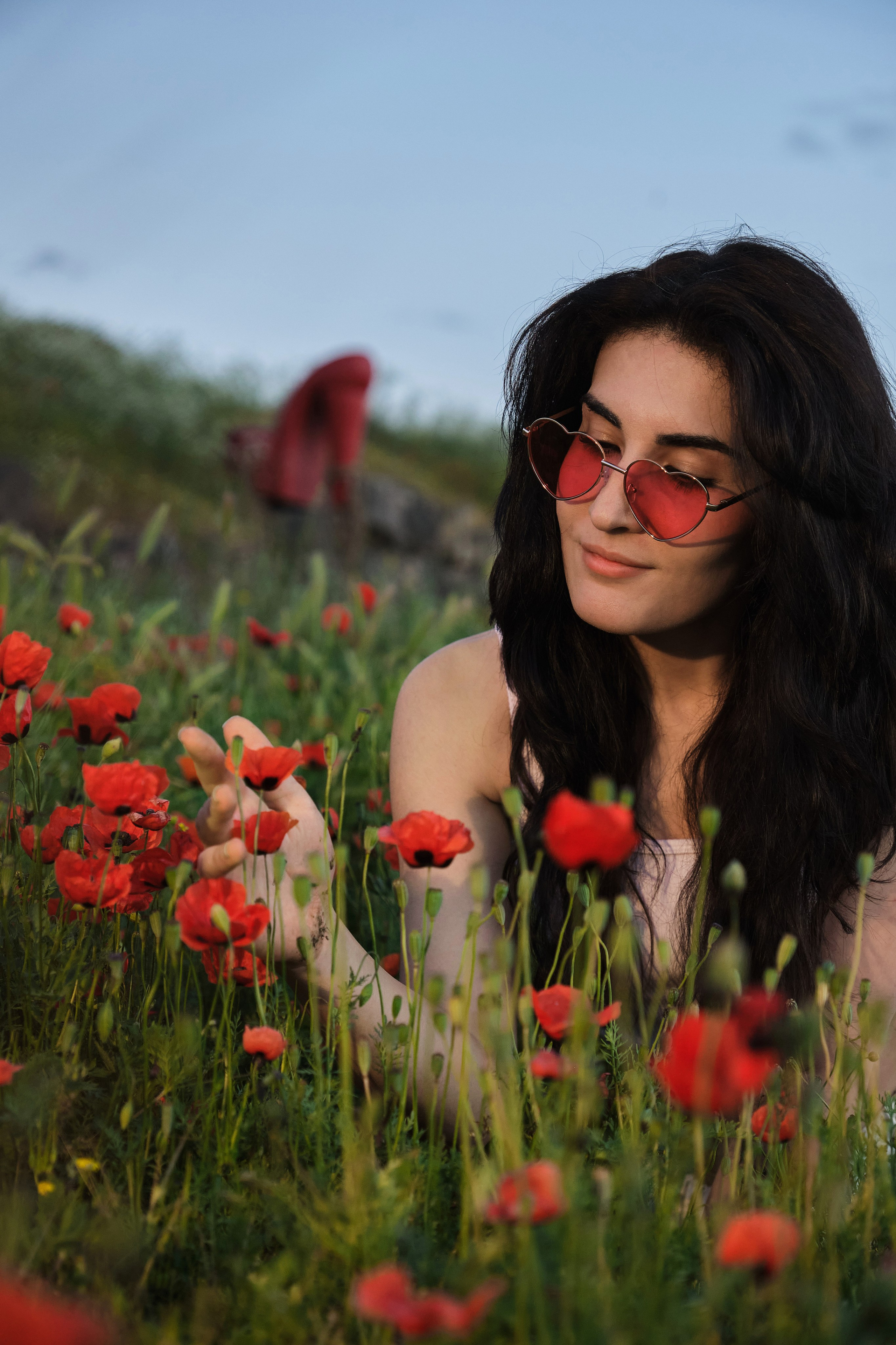 ELMIRA, CHAIR & POPPIES. Фотограф Михаил Мальчевский