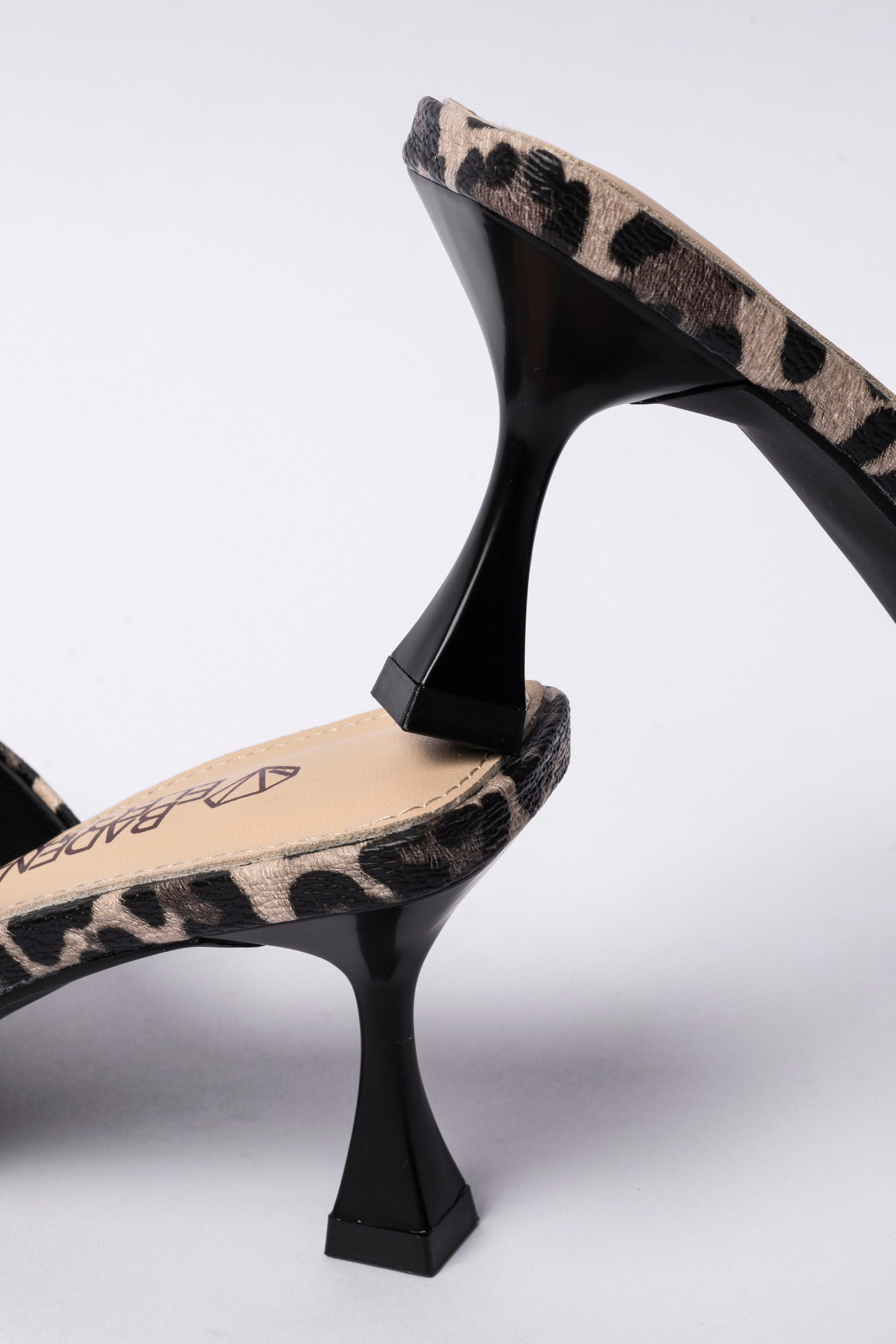 Каталожная съёмка для интернет магазинов. Автопортретная фотостудия в Казани