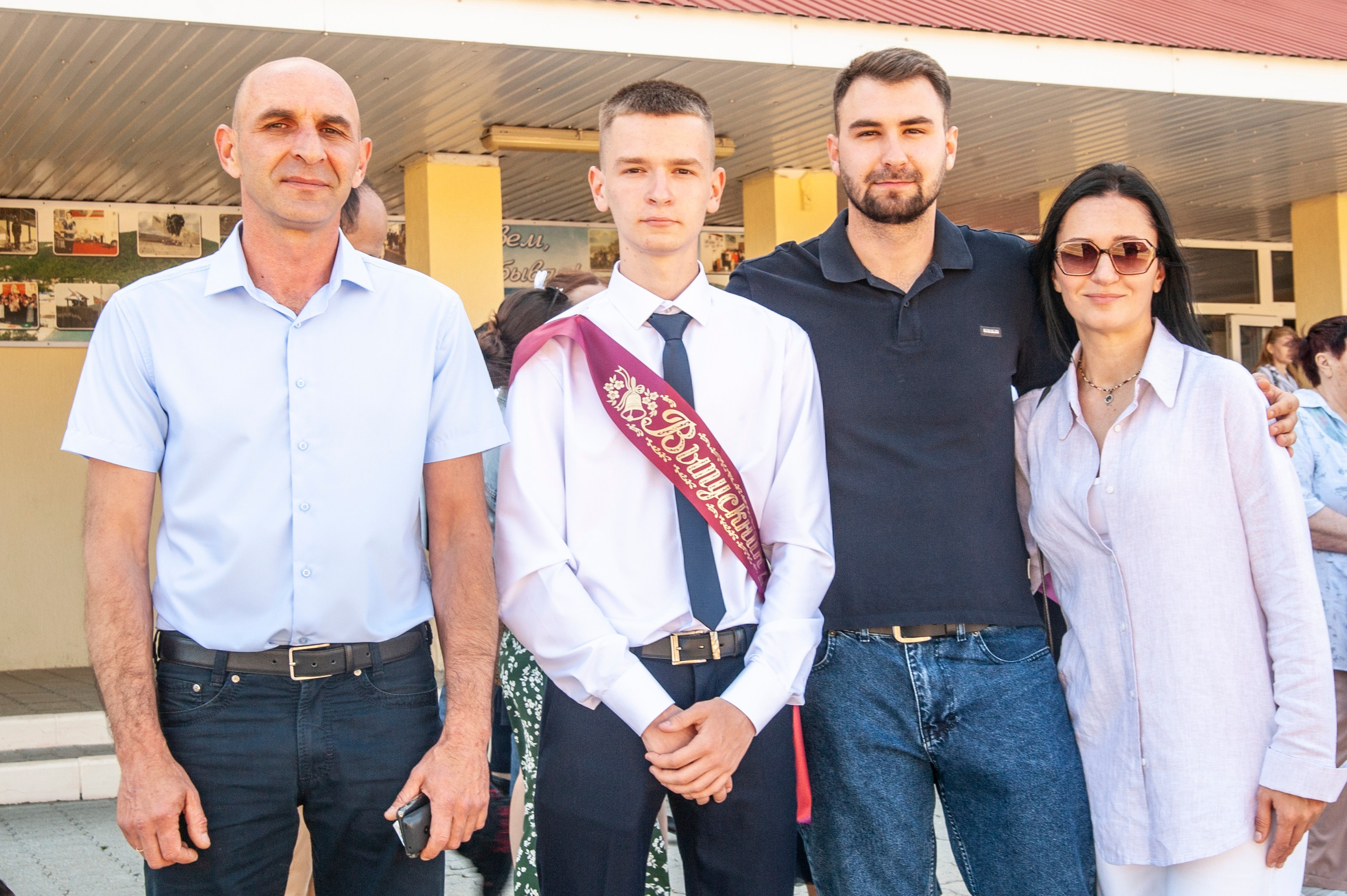 Последний Звонок МАОУ СОШ № 17 им. Эдуарда Есаяна — Архипо-Осиповка. Свадебный и семейный фотограф Денис Лукьянов в Краснодаре, Краснодарском крае и Республике Крым