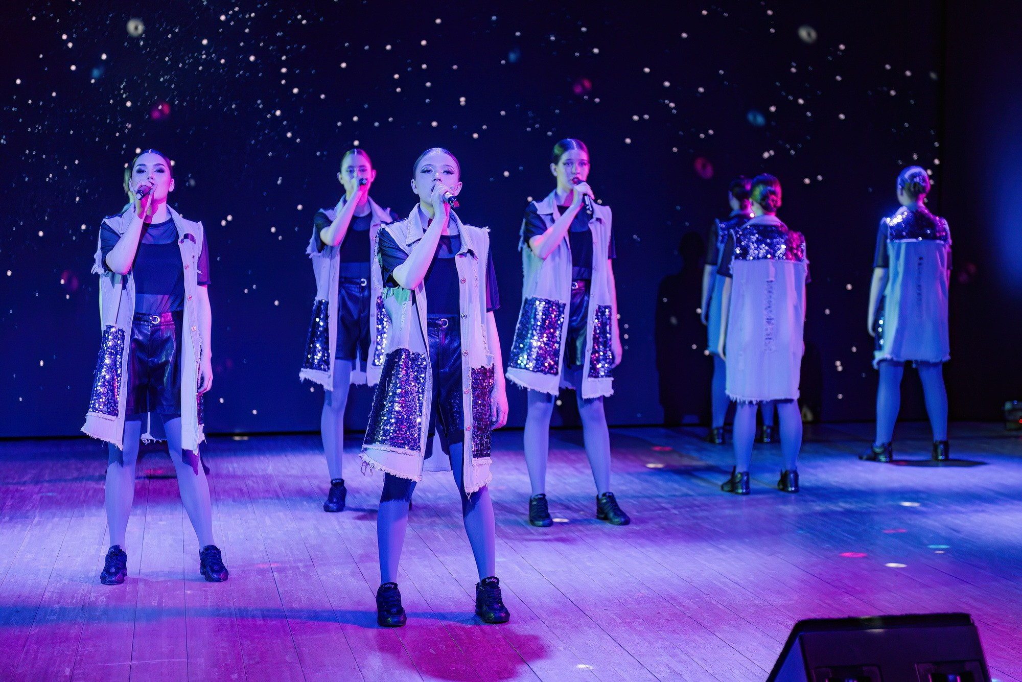 Отчетный концерт Образцового коллектива Алтая театра эстрадной песни «Созвездие». Свадебный и репортажный фотограф Никита Сницарев в Барнауле