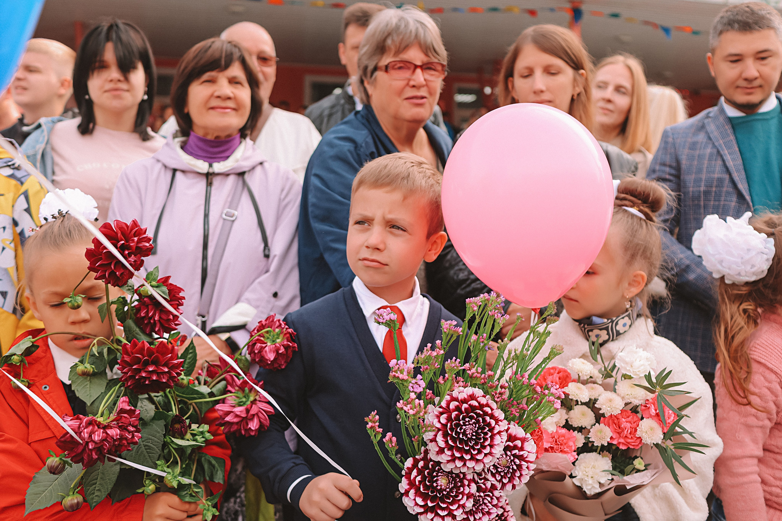 1 сентября линейка+кл час+портреты. Семейный фотограф Тюмень, фотограф на роды Салмина Мария