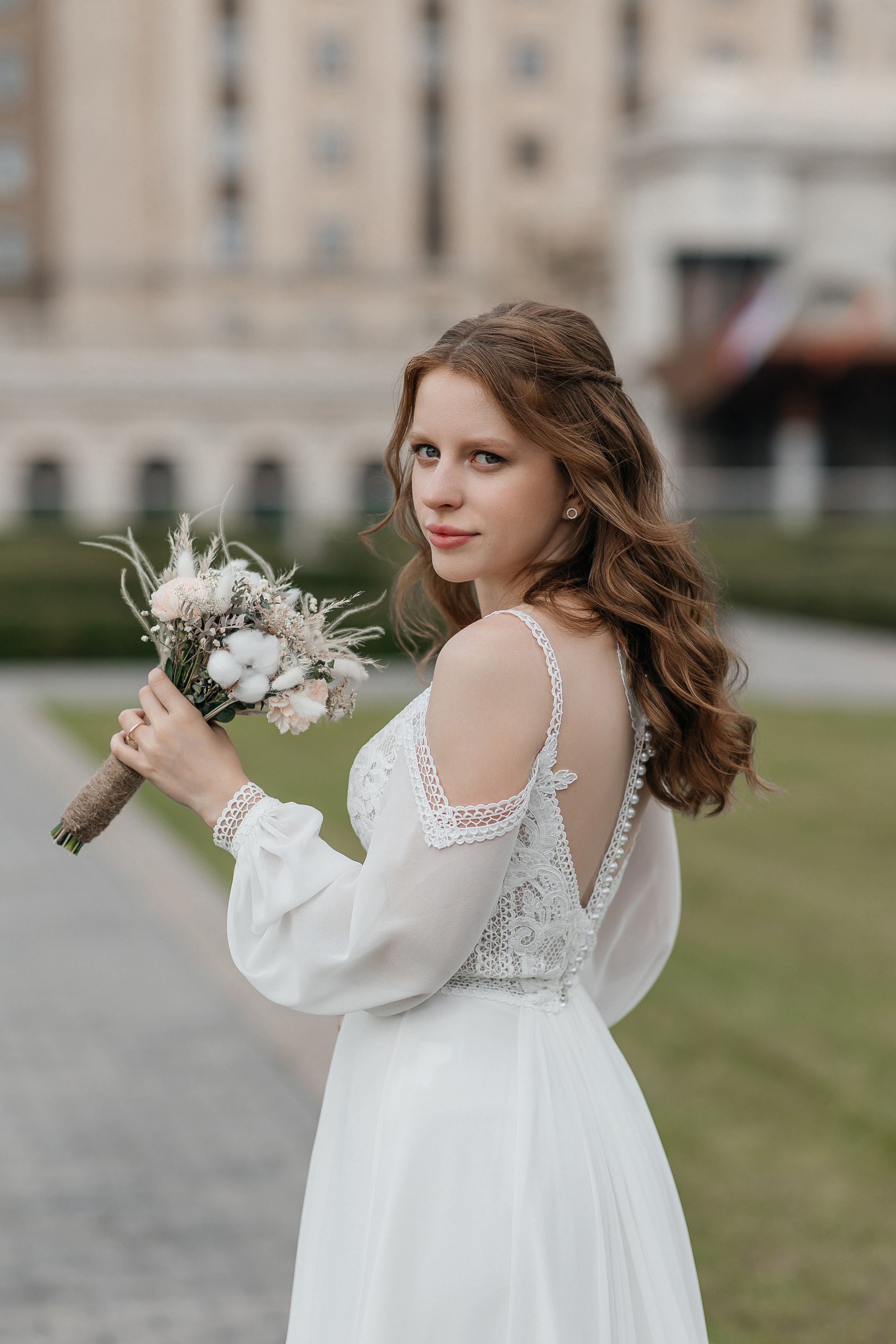 Свадебная фотосессия у гостиницы Украина. Свадебный фотограф в Москве Дарья Олендарёва