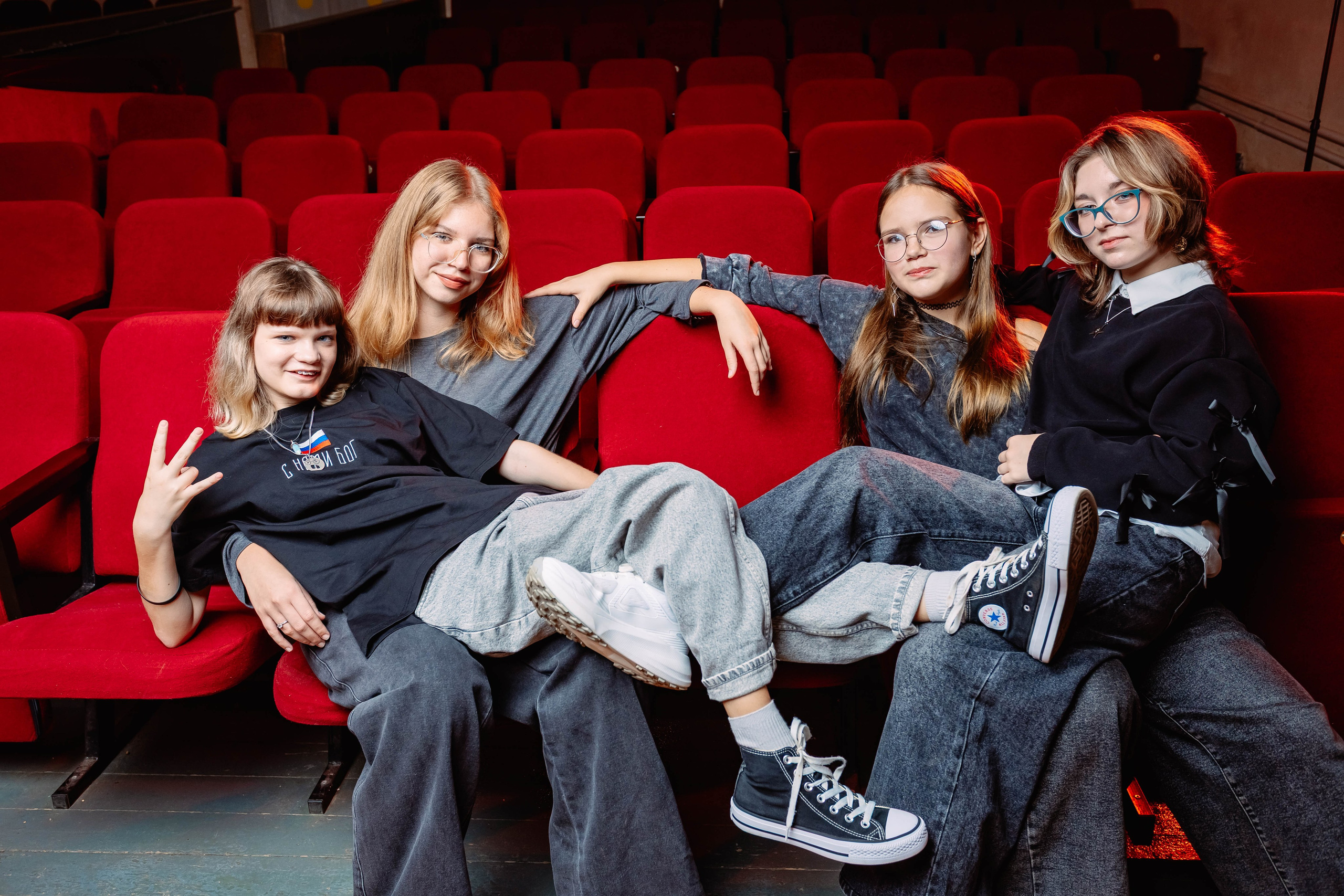 Позирование группы. Выпускные альбомы для детского сада и школы