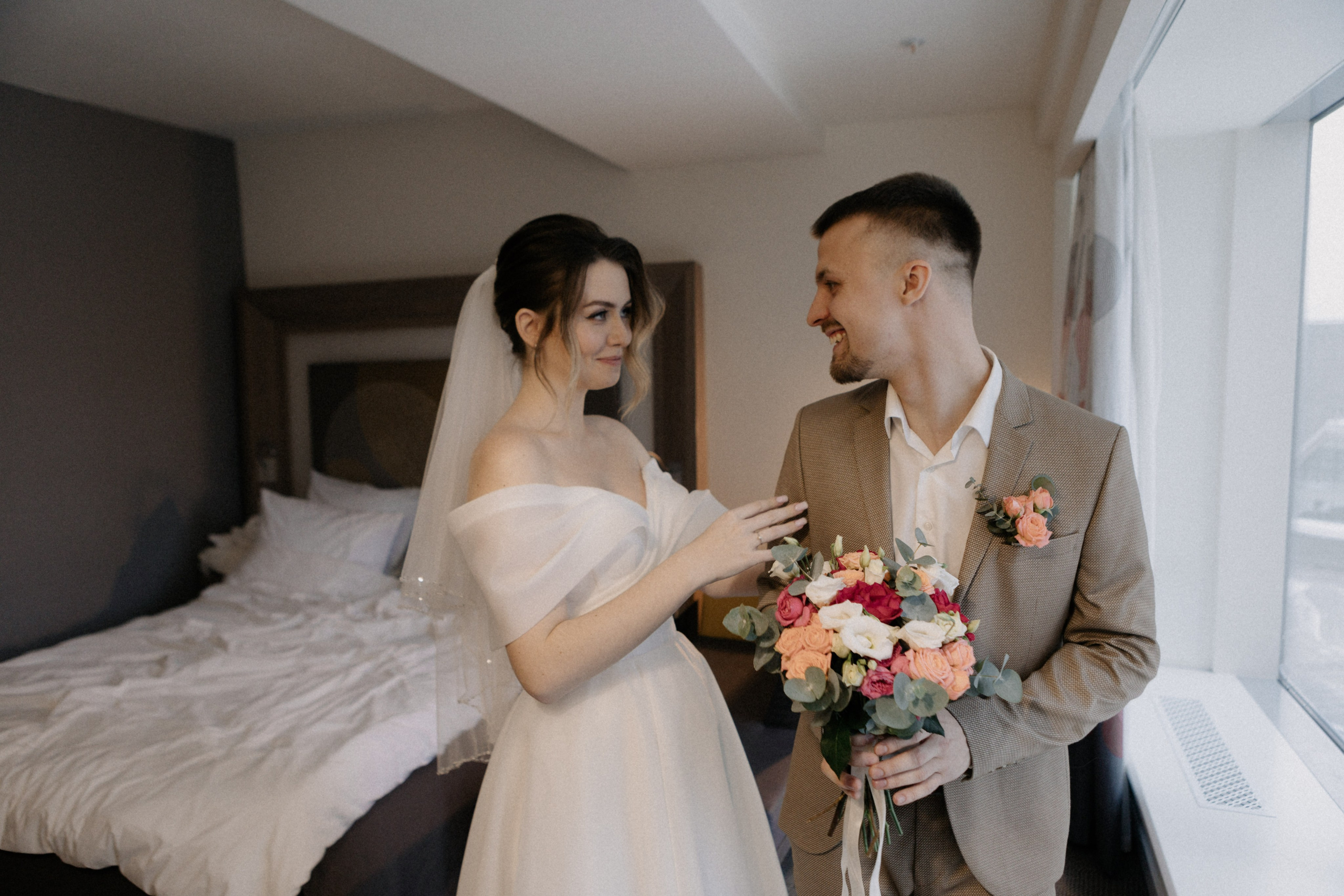 Ксюша и Илья. Утро в отеле роспись в Birds. Свадебный и портретный фотограф в Москве Анастасия Масюк