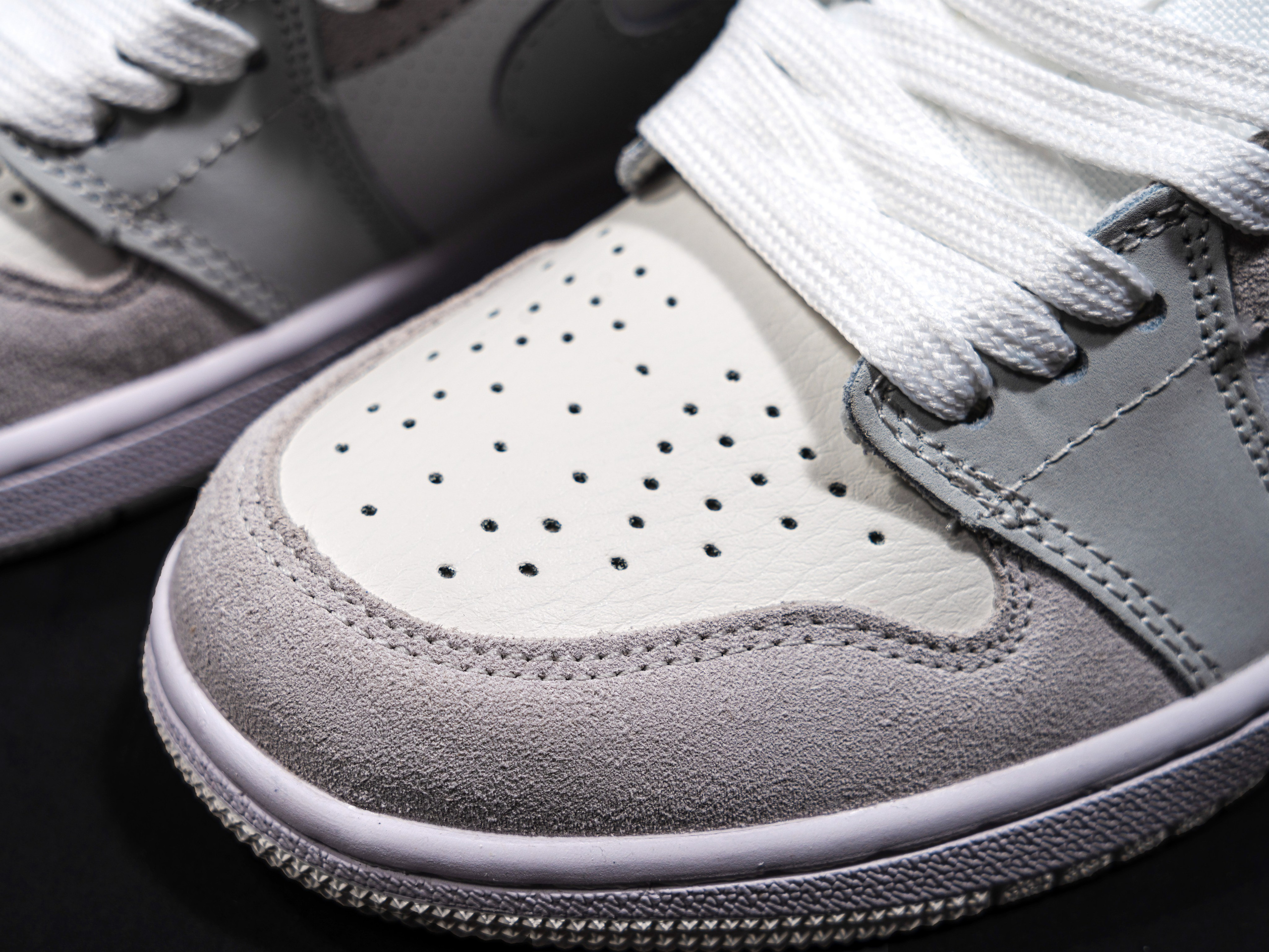 Фотосъемка кроссовок для авито. Олейник Денис — предметный фотограф, фотограф для маркетплейсов в Казани