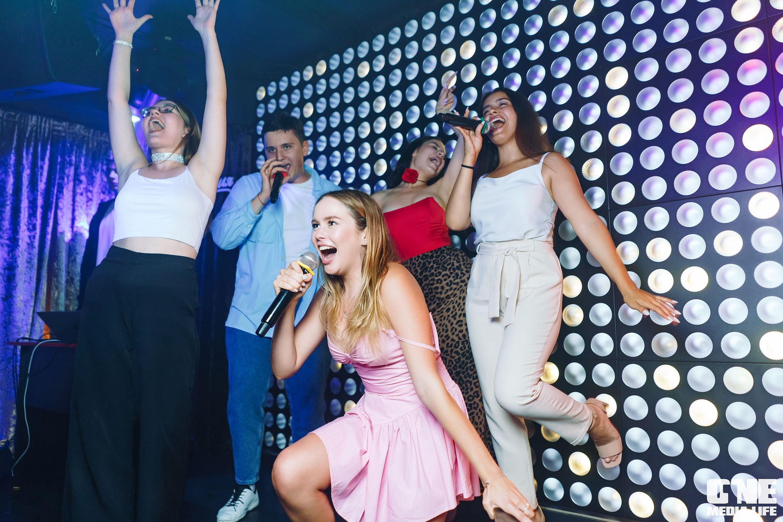 Фоторепортаж из караоке-клуба Эйфория. One Media Life: фоторепортажи, фотоотчеты с мероприятий и заведений