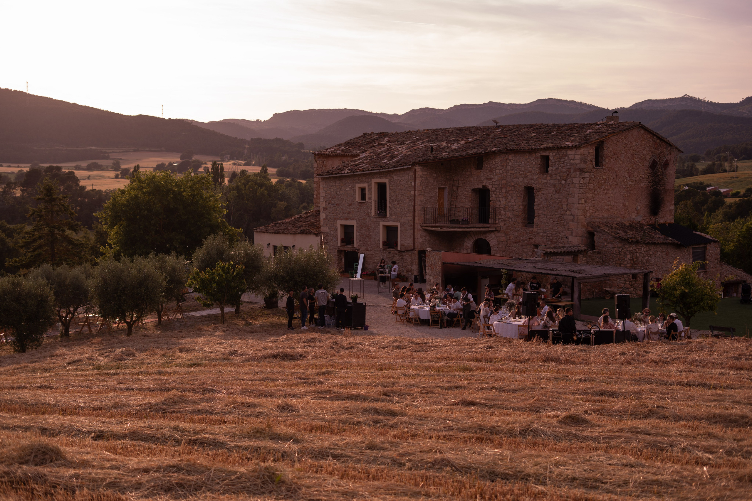 Stasy and Roberto. Wedding Photographer in Barcelona and Medellin