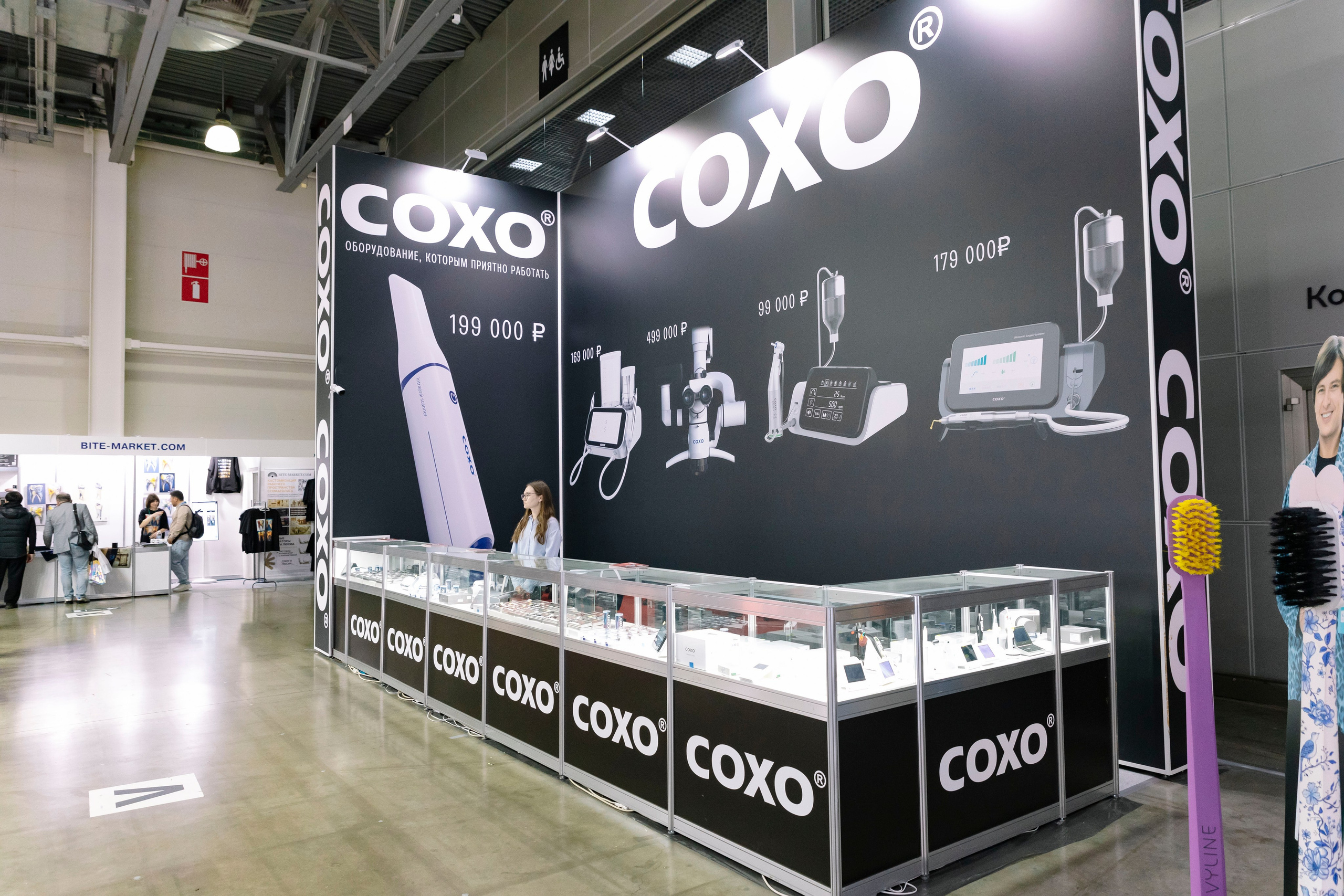 Стоматологическая выставка Dental Salon 2026. Профессиональный фотограф в Москве | Заказать фотосессию и съемку