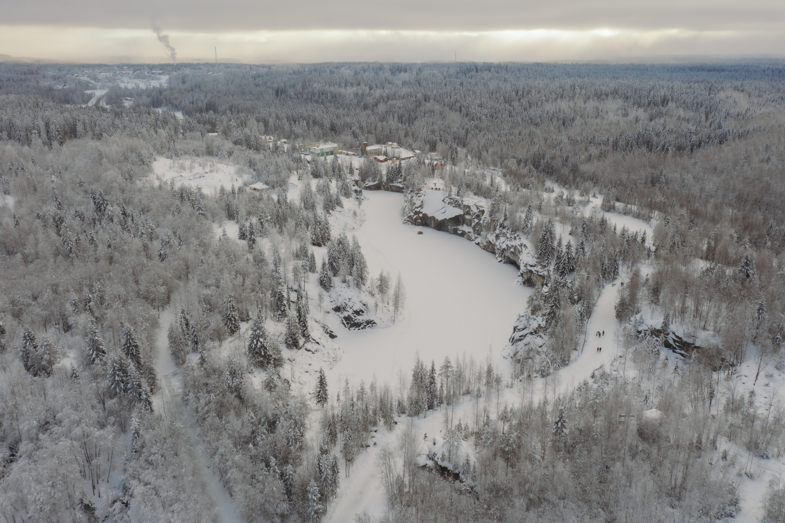 Свидание в горном парке Рускеала. Свадебный фотограф в Санкт-Петербурге Никита Селиверстов