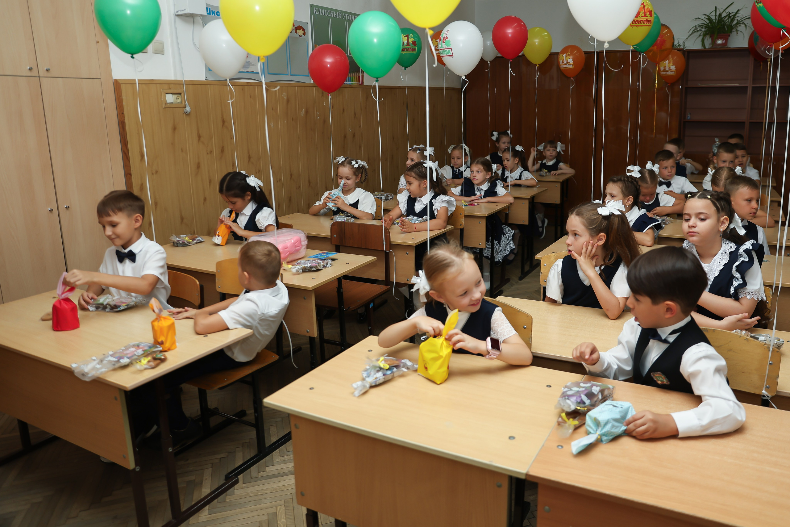 1 сентября 1 класс. Классные выпускные альбомы Классфото Краснодар