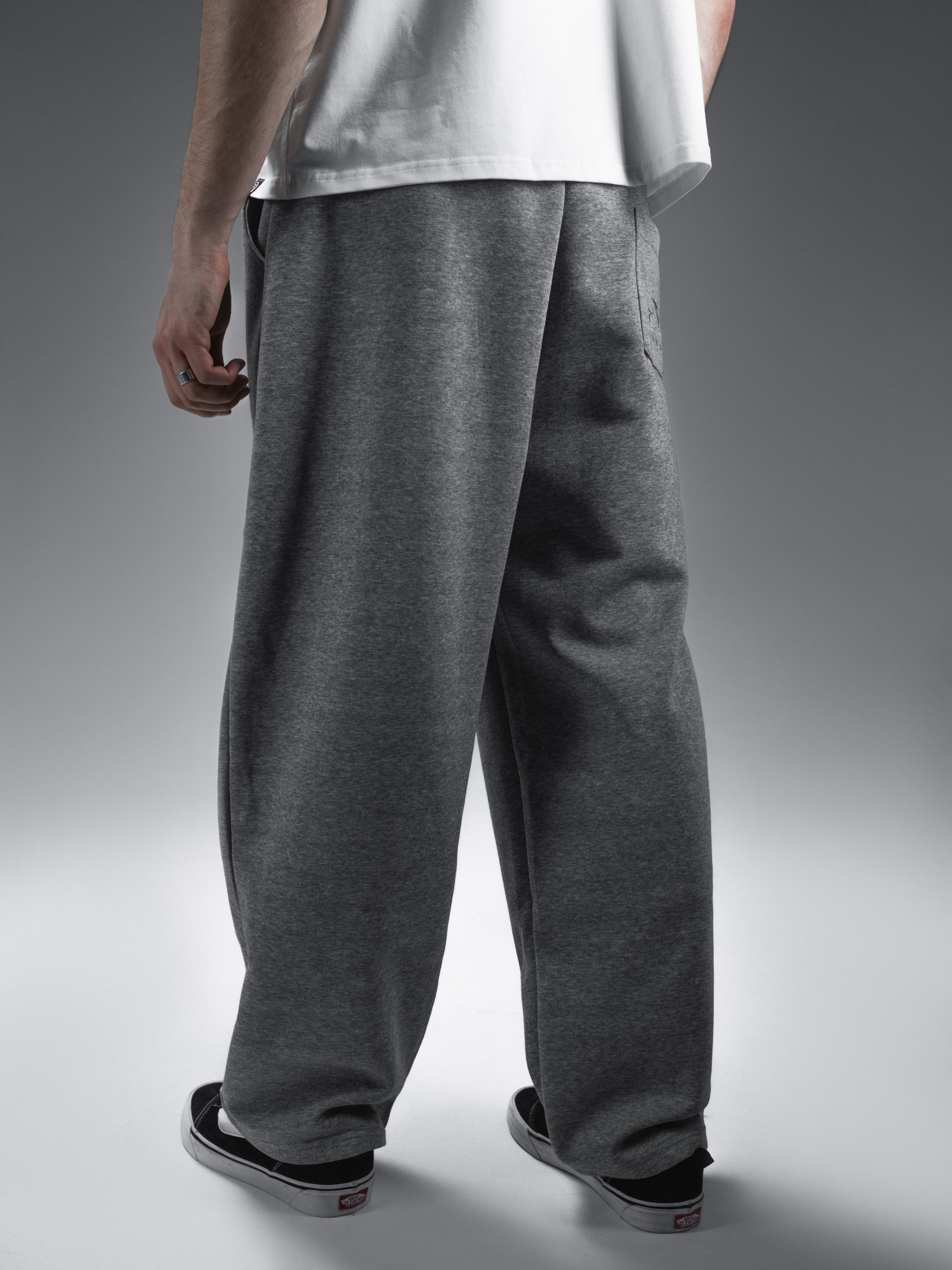 КАТАЛОГ | серый фон. RUNA production — стильные съемки для брендов