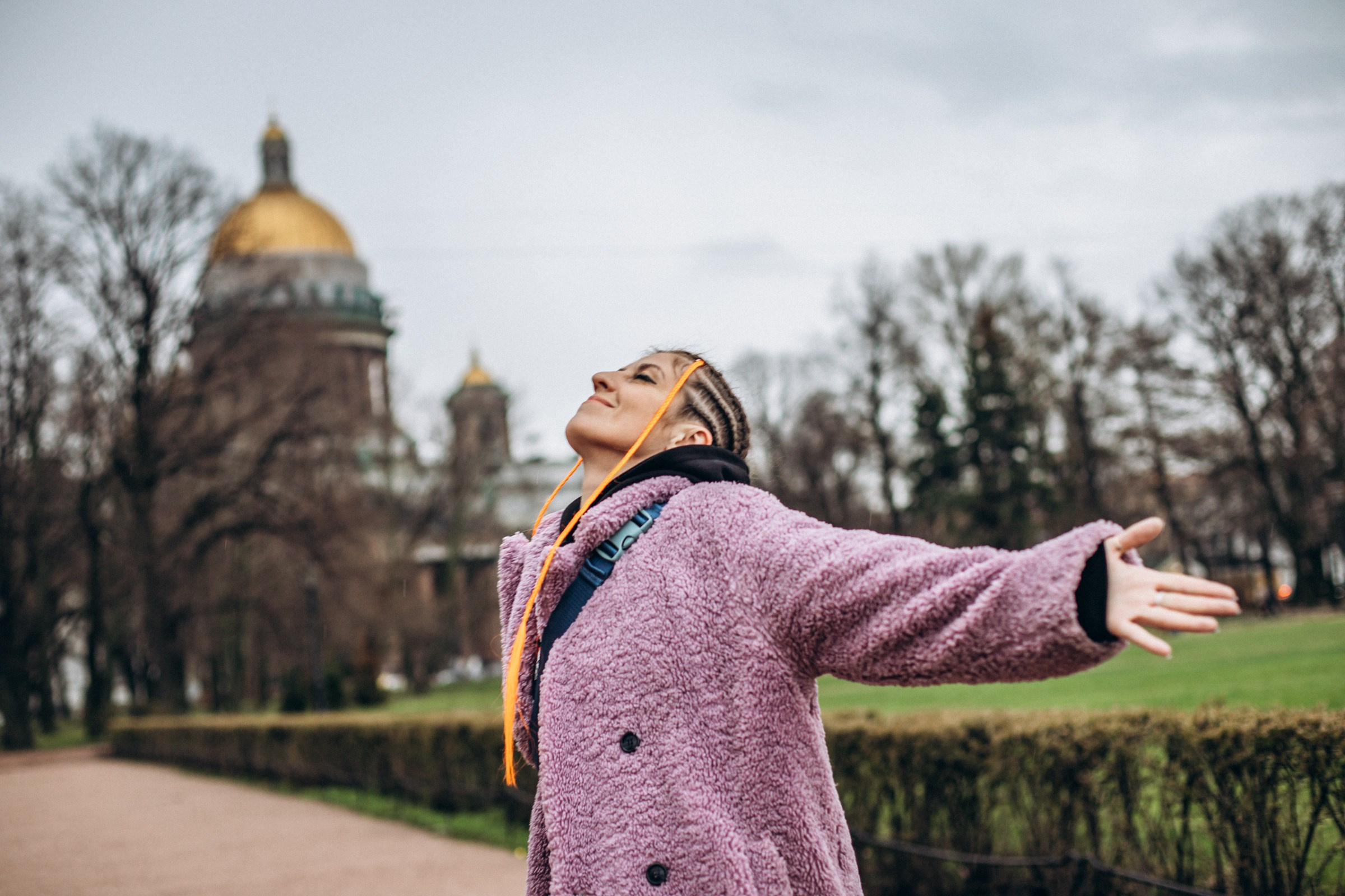 Лиза в апреле. Фотопрогулка в Петербурге. Индивидуальный и семейный фотограф в Санкт-Петербурге