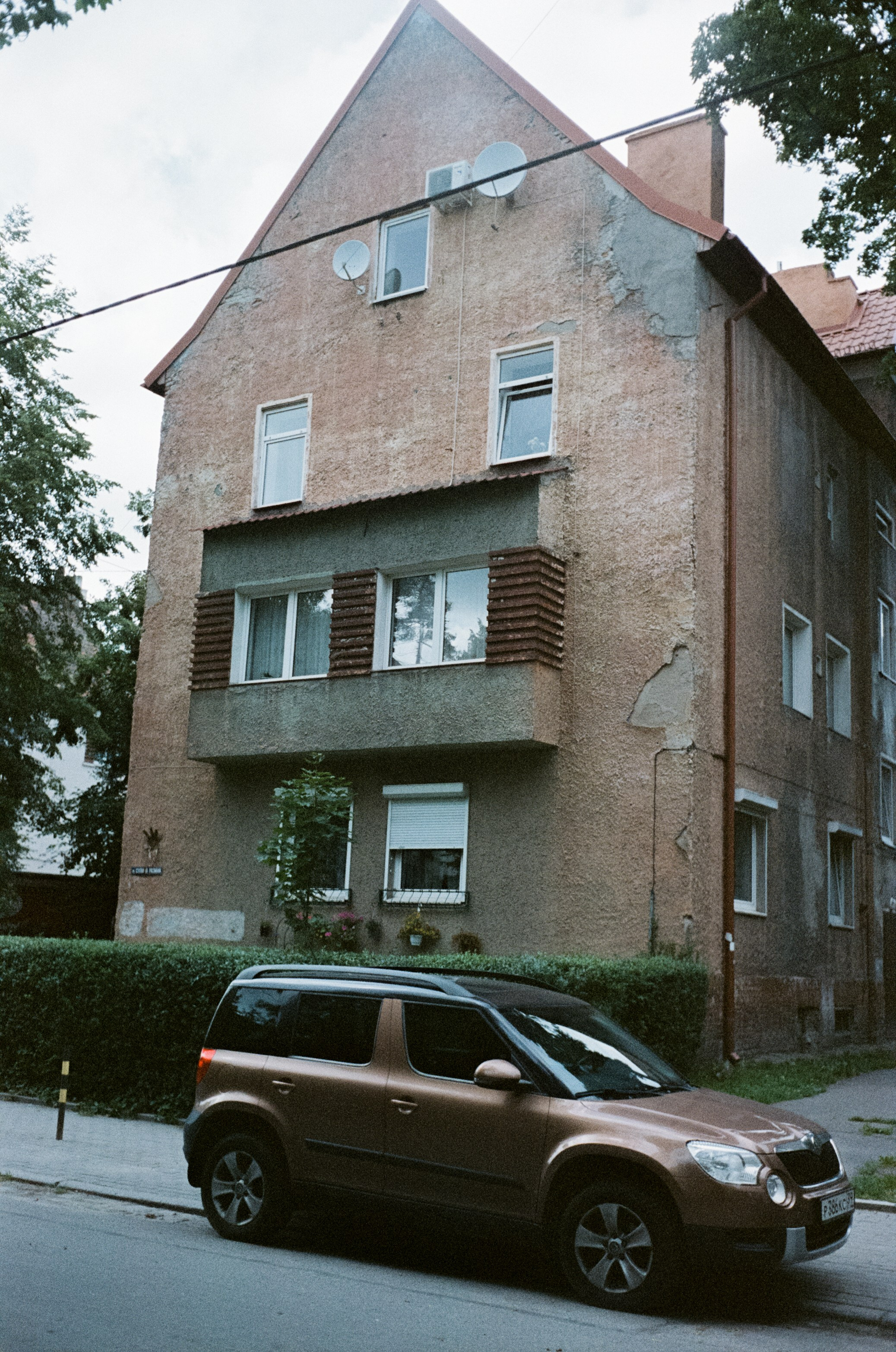 11 июля Светлогорск улочки / Minox 35 GT (2) / Kodak Portra 400 VC @ISO 100