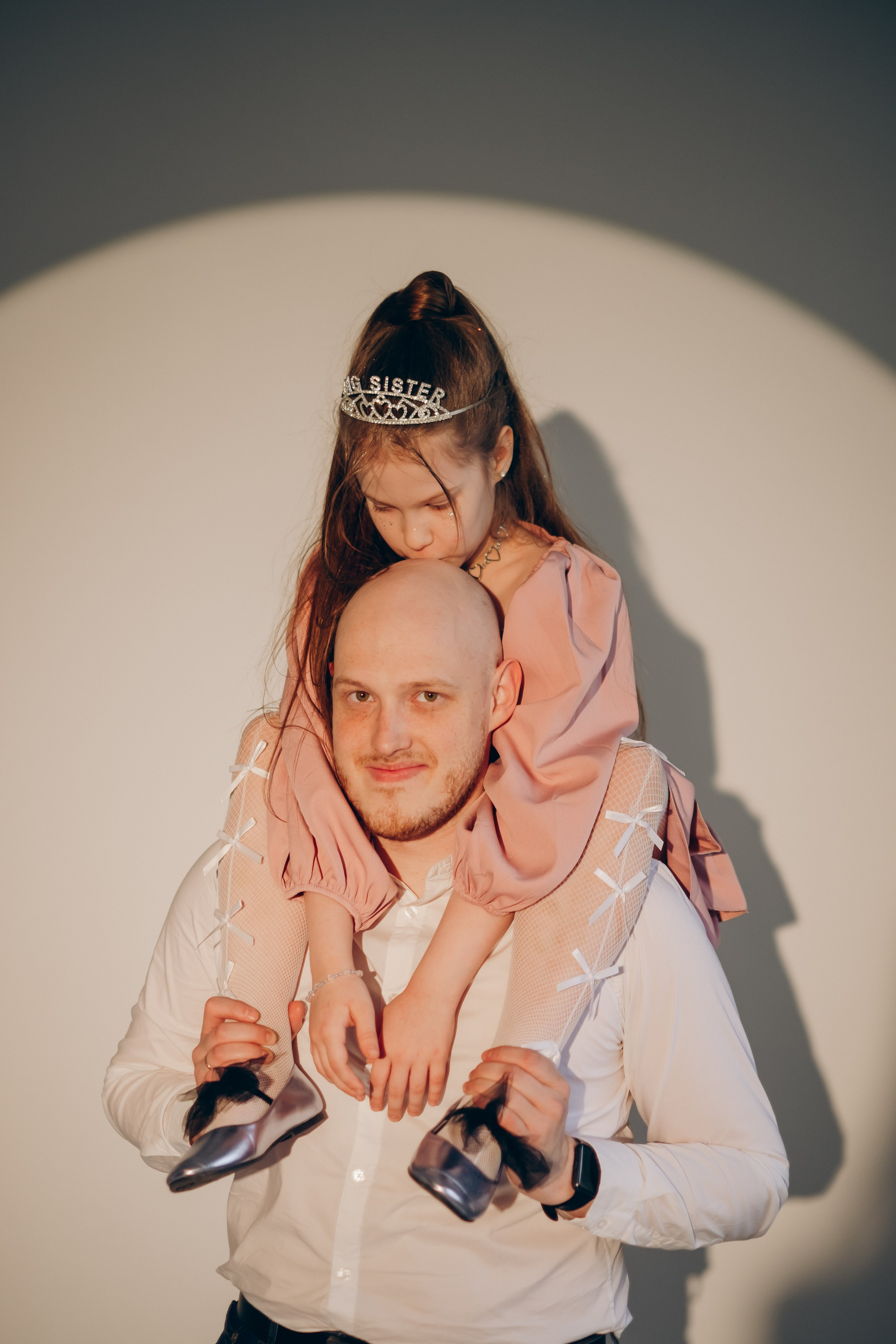 Фотосессия «День рождения» в минималистичной студии. Фотограф Новосибирск Анна Рождественская