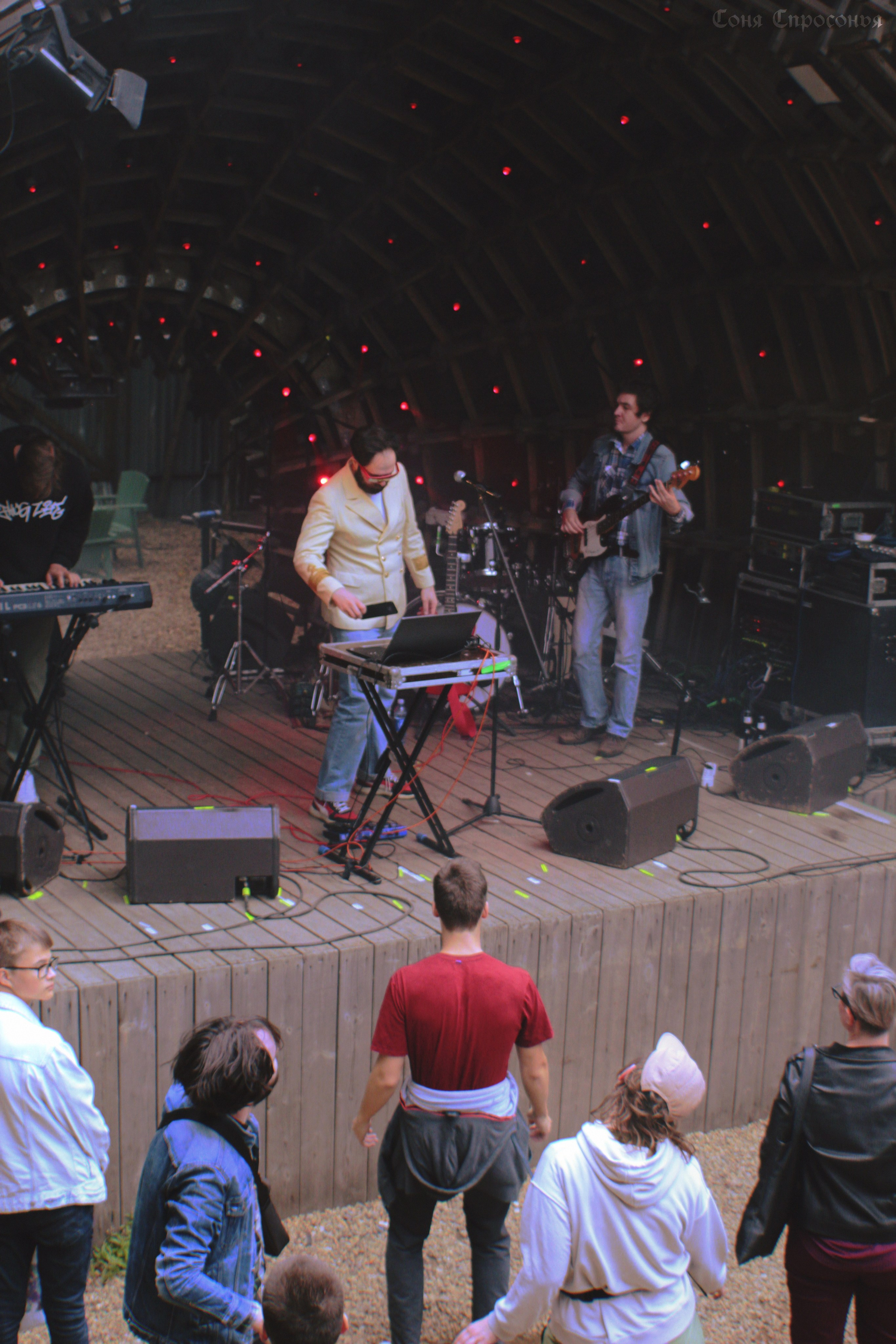 Синестетик 26.08.23. Концертный и портретный фотограф в Москве Соня Спросонья