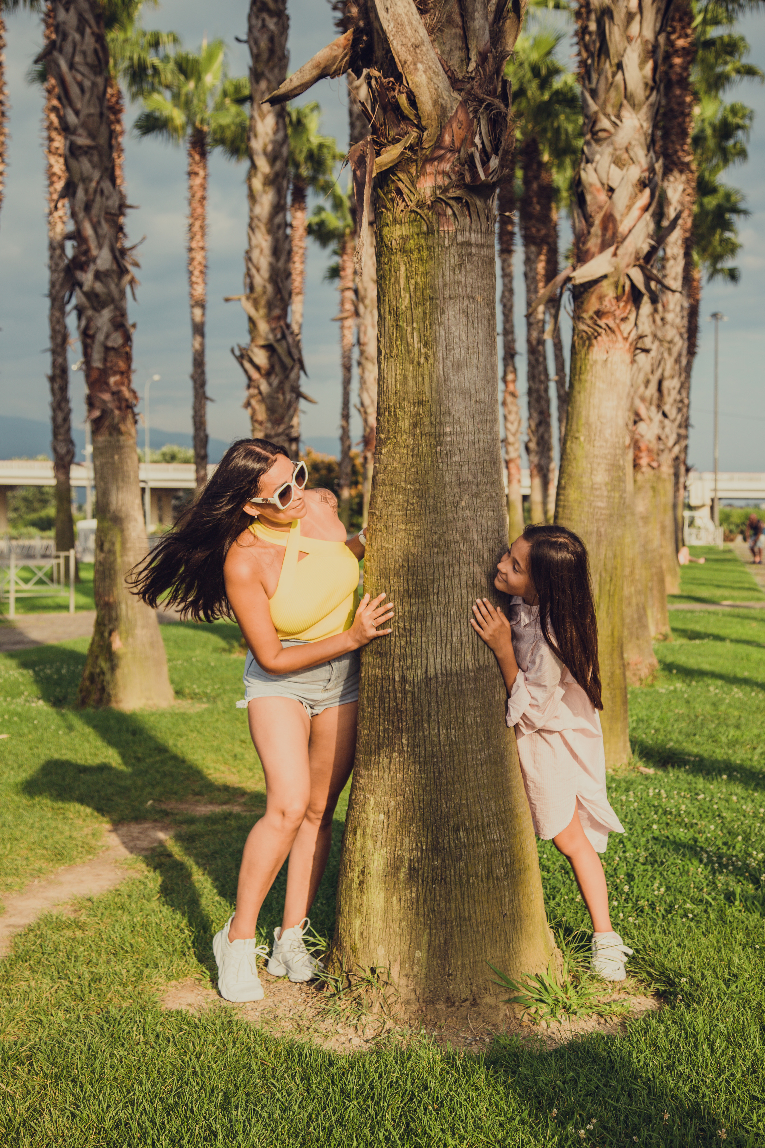 Диана с семьёй на Аллее пальм. Фотограф Сочи, Адлер, Красная Поляна — Вероника Радченко