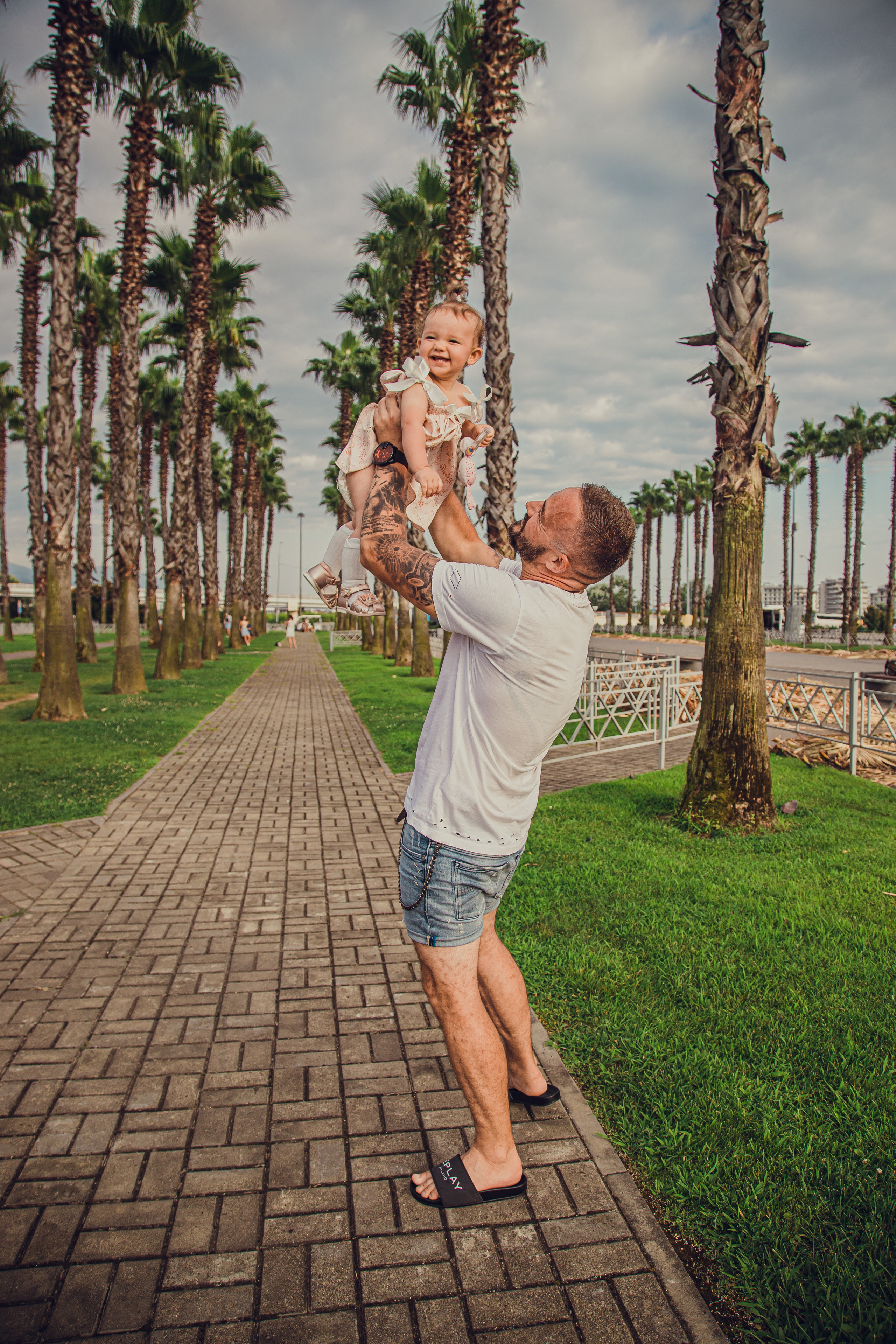 Диана с семьёй на Аллее пальм. Фотограф Сочи, Адлер, Красная Поляна — Вероника Радченко