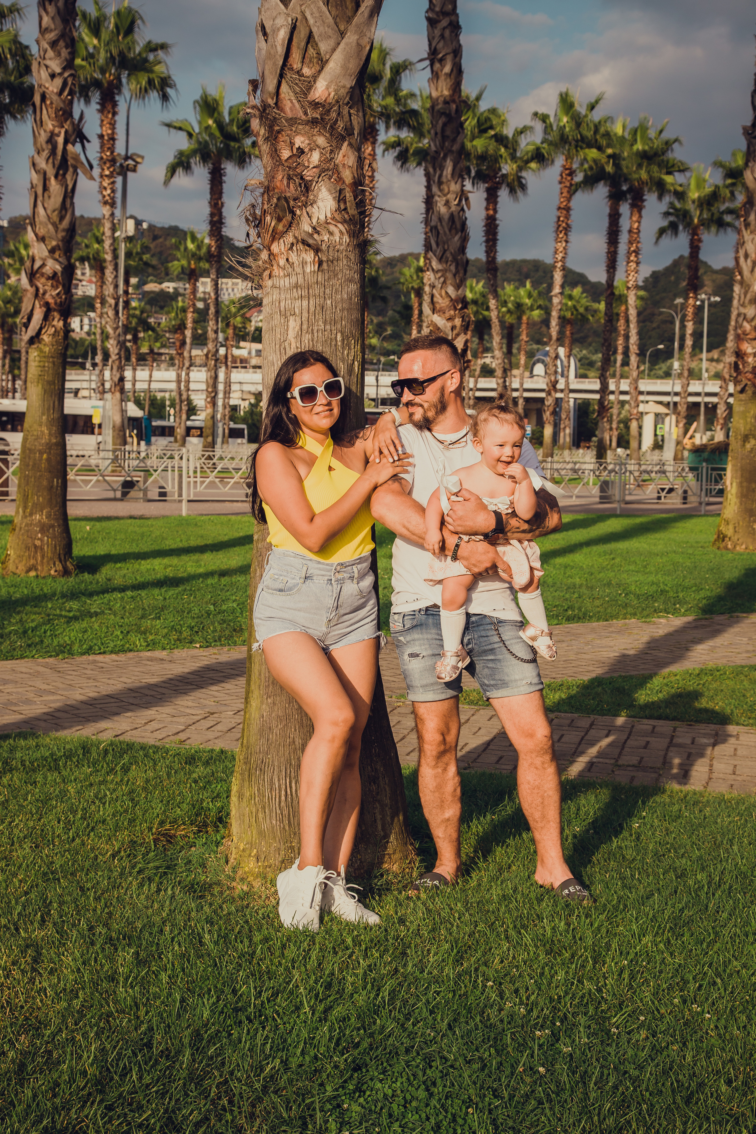 Диана с семьёй на Аллее пальм. Фотограф Сочи, Адлер, Красная Поляна — Вероника Радченко