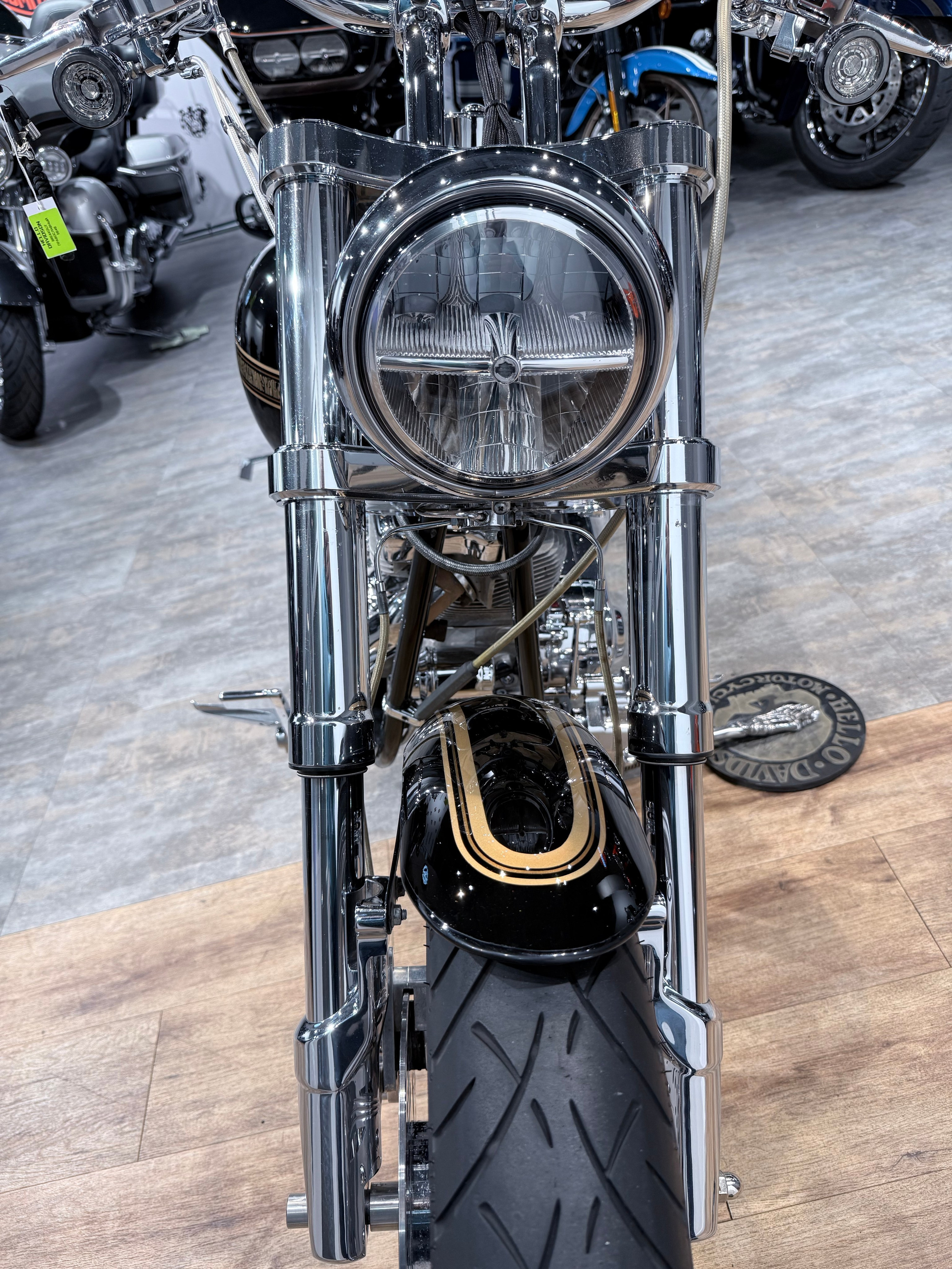 Breakout Custom. Hello Davidson, Москва. Только хорошие мотоциклы…