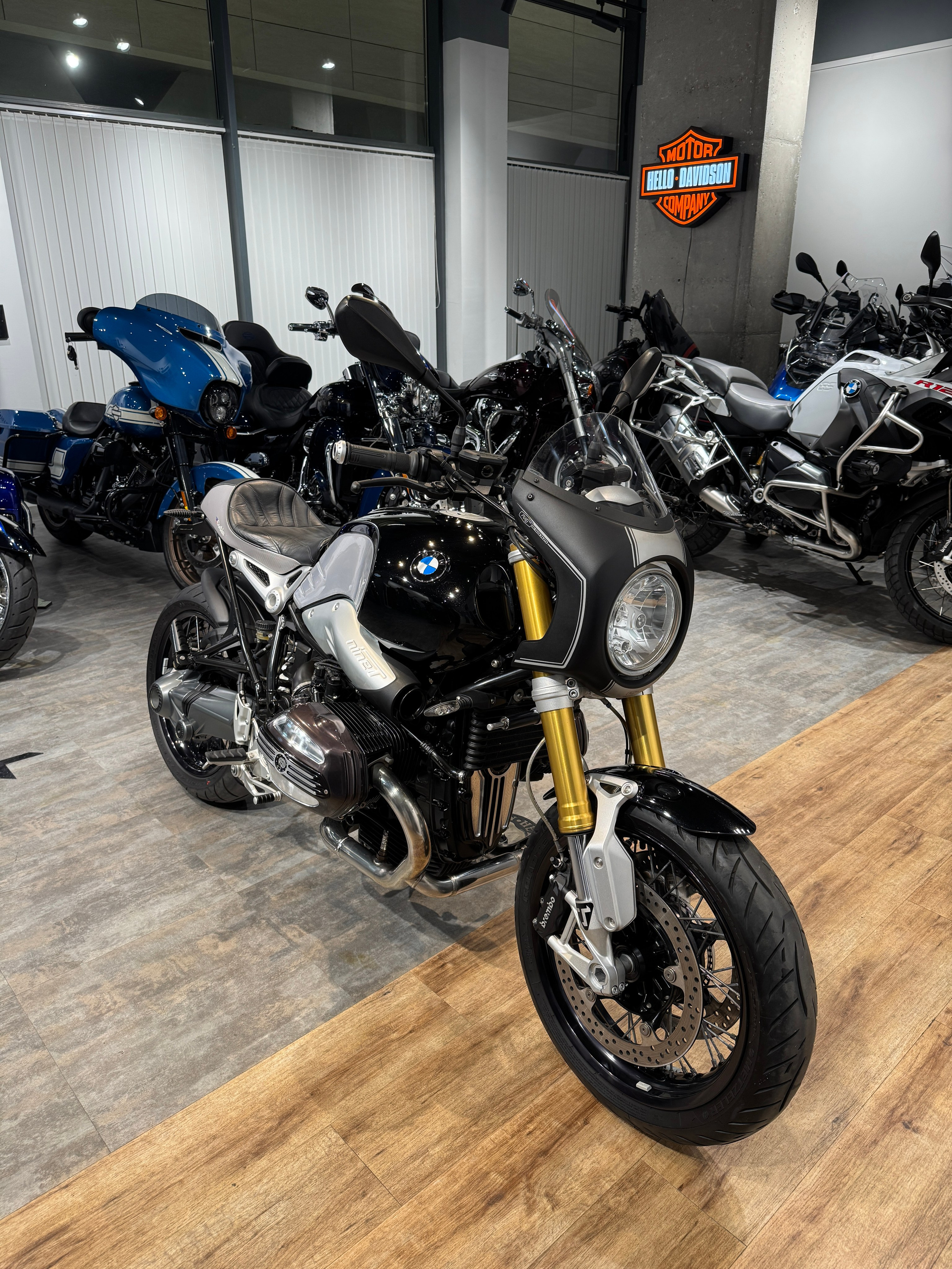 BMW R Nine T (Corbin Cafe Racer). Hello Davidson, Москва. Только хорошие мотоциклы…