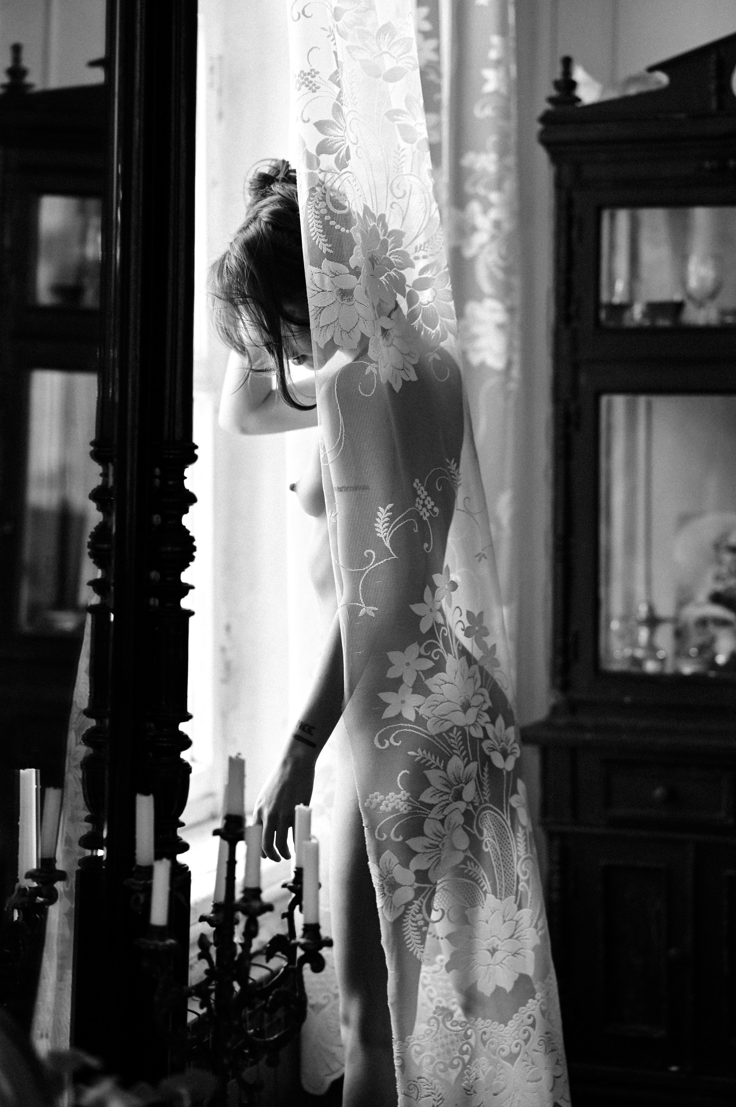 Level 2 — Monochrome nu