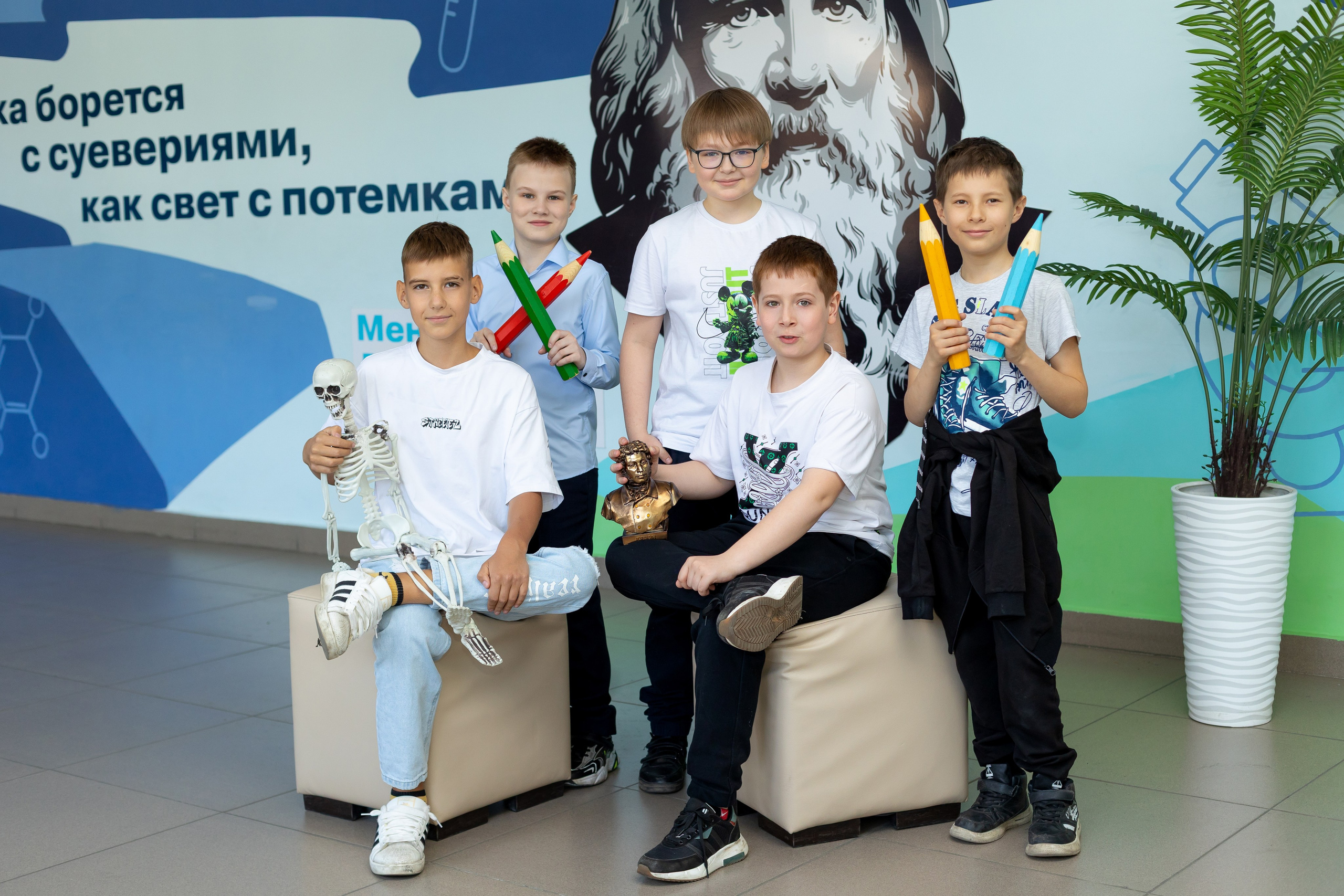 выпускные альбомы Чита, начальная школа Чита, выпускной альбом Чита, фотограф Чита, школьный фотограф Чита, выпускной Чита, 4 класс выпускной, школьный портрет, школьная фотосессия, выпускной альбом для 11 класса, выпускной альбом для 9 класса, выпускной альбом для 4 класса, выпускной альбом для детского сада, новогодняя фотосессия