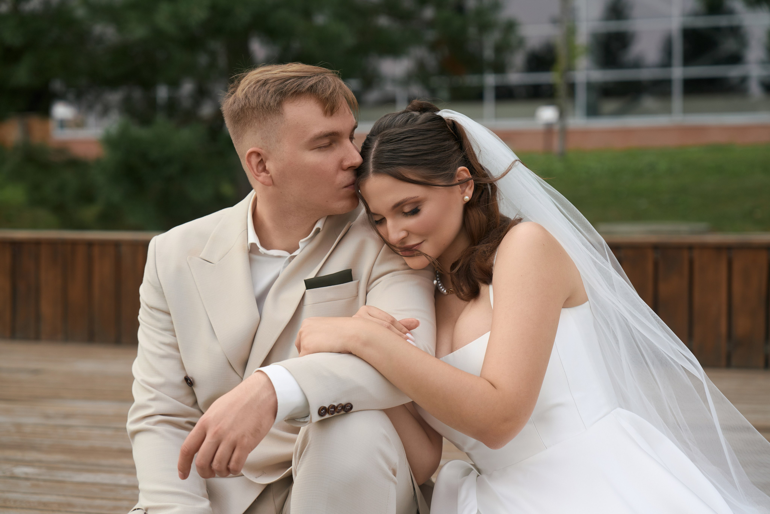 Свадебная фотосессия в «Гермесе» с белым моно-декором. Свадебный и коммерческий фотограф |Саратов Москва|