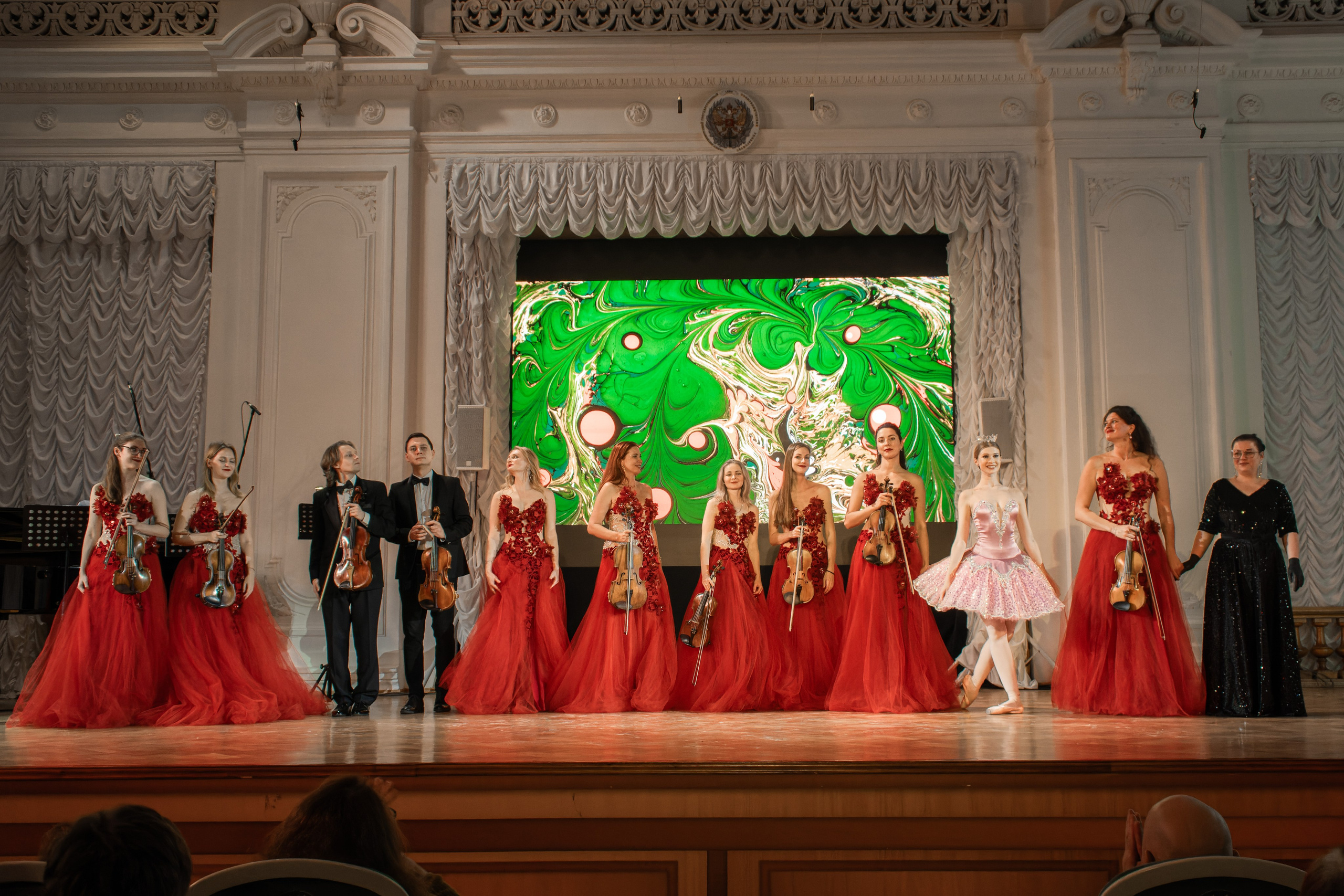 Эбру & Классическая скрипка. Фотограф в Санкт-Петербурге Авдотья Благовещенская