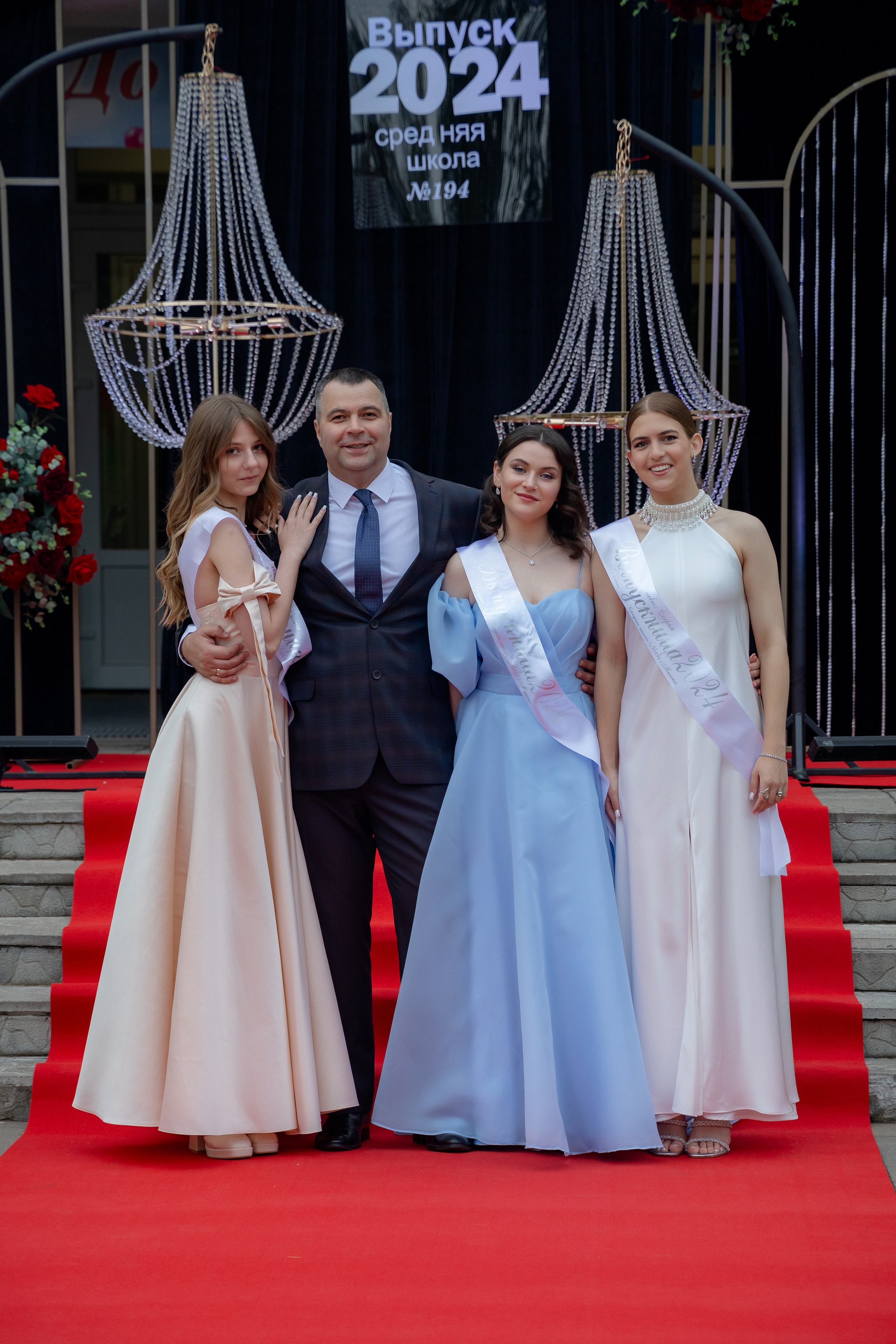 Школьный выпускной 2024 год в Соколе (Минск). Свадебный фотограф в Минске/Беларуси Сергей Спиридонов
