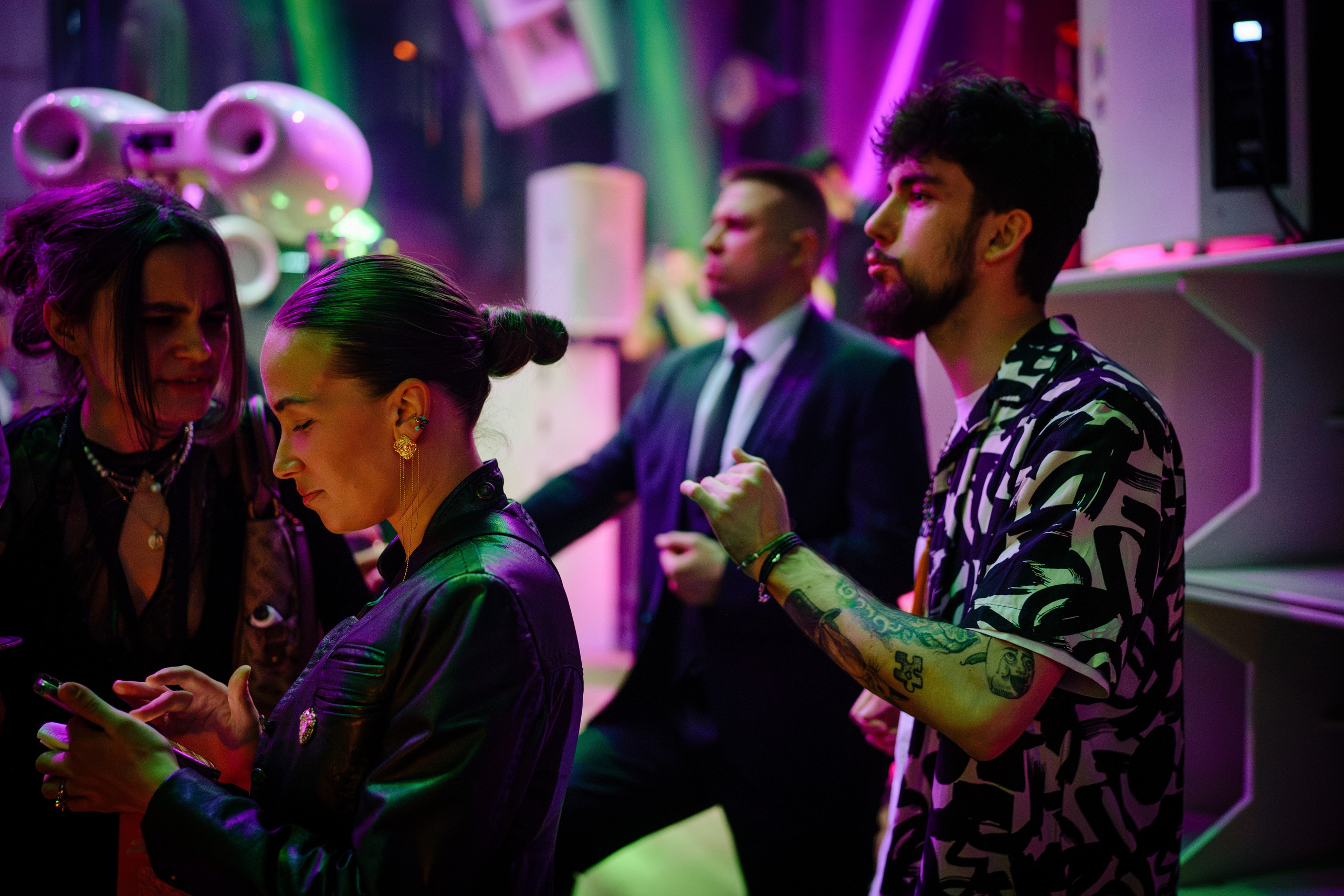 Вечеринка OSNOVATELI.LIVE репортажный фотограф Саша Дружинина. Репортажный фотограф в Москве Саша Дружинина