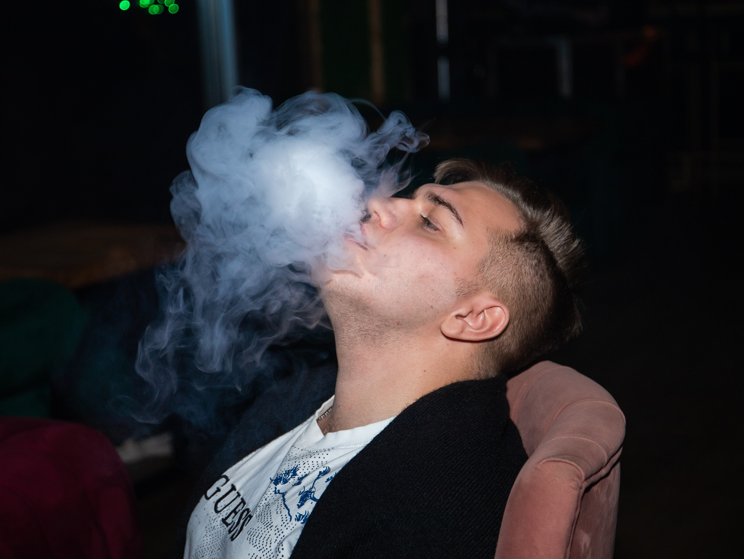 Репортажка из кальян-бара. Свадебный и семейный фотограф в Москве Мила Широких