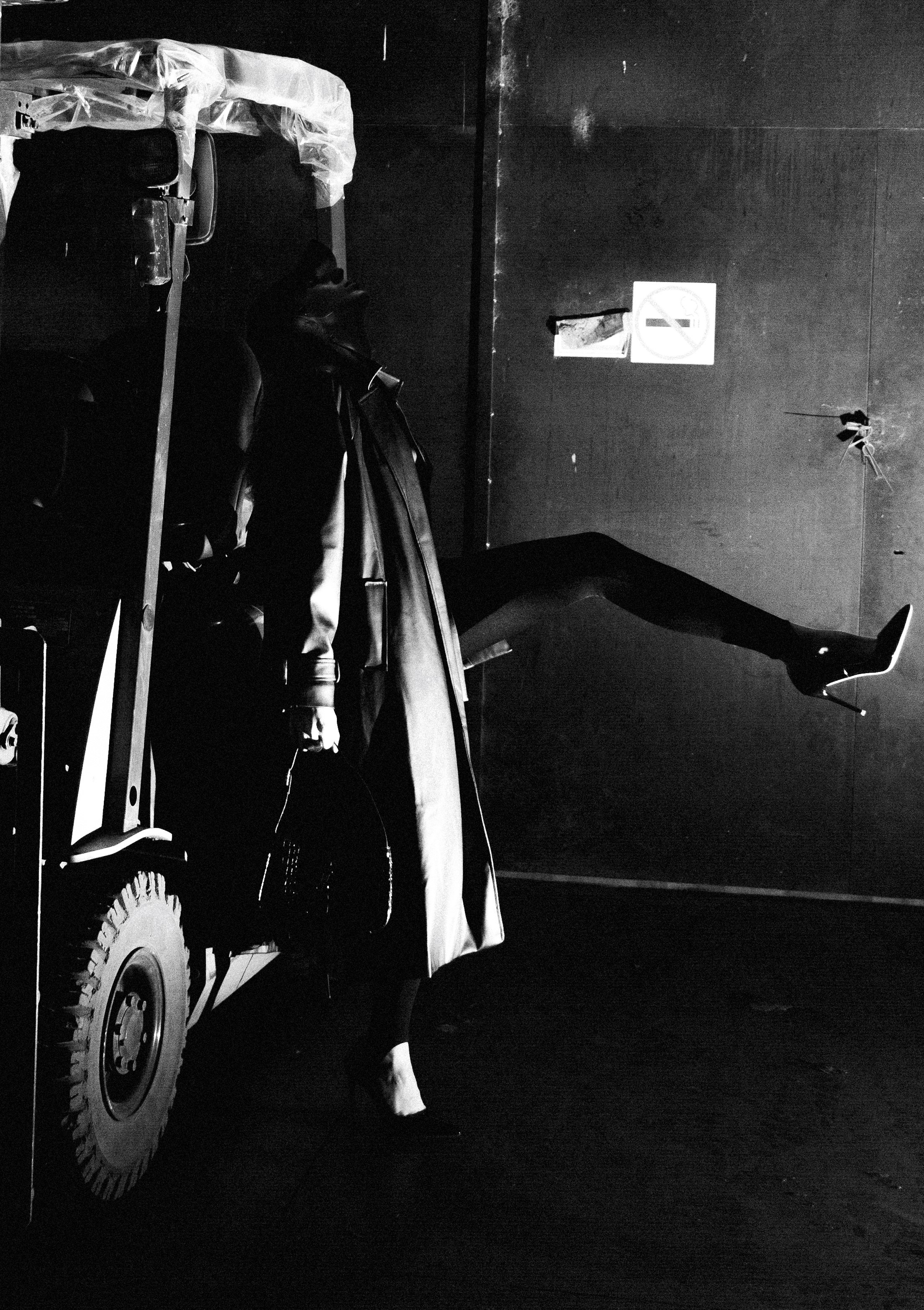 Girs. Male photographer