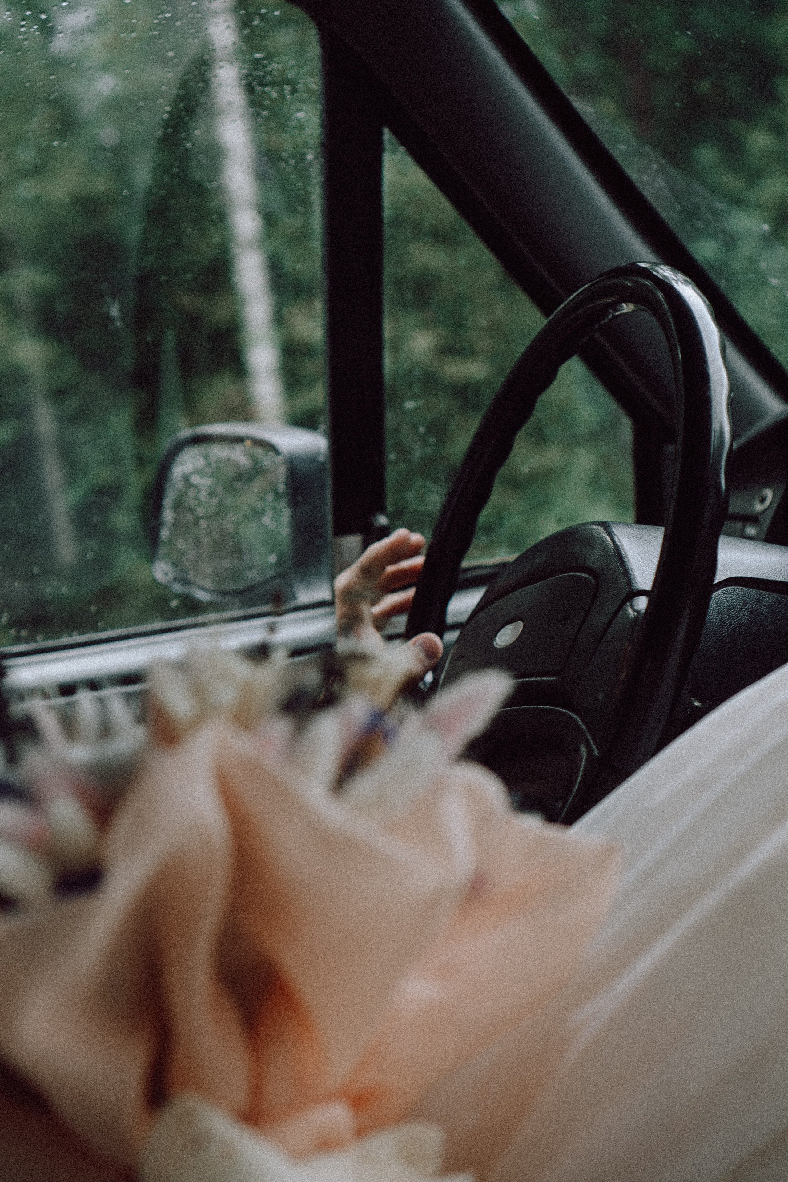 СВАДЕБНАЯ ФОТОСЕССИИЯ ПАРЫ В ГОРОДЕ ПРИОЗЕРСК В СОСНОВОМ ЛЕСУ И С ПИКАПОМ. Профессиональный фотограф, Санкт-Петербург — Виктория Богомолова