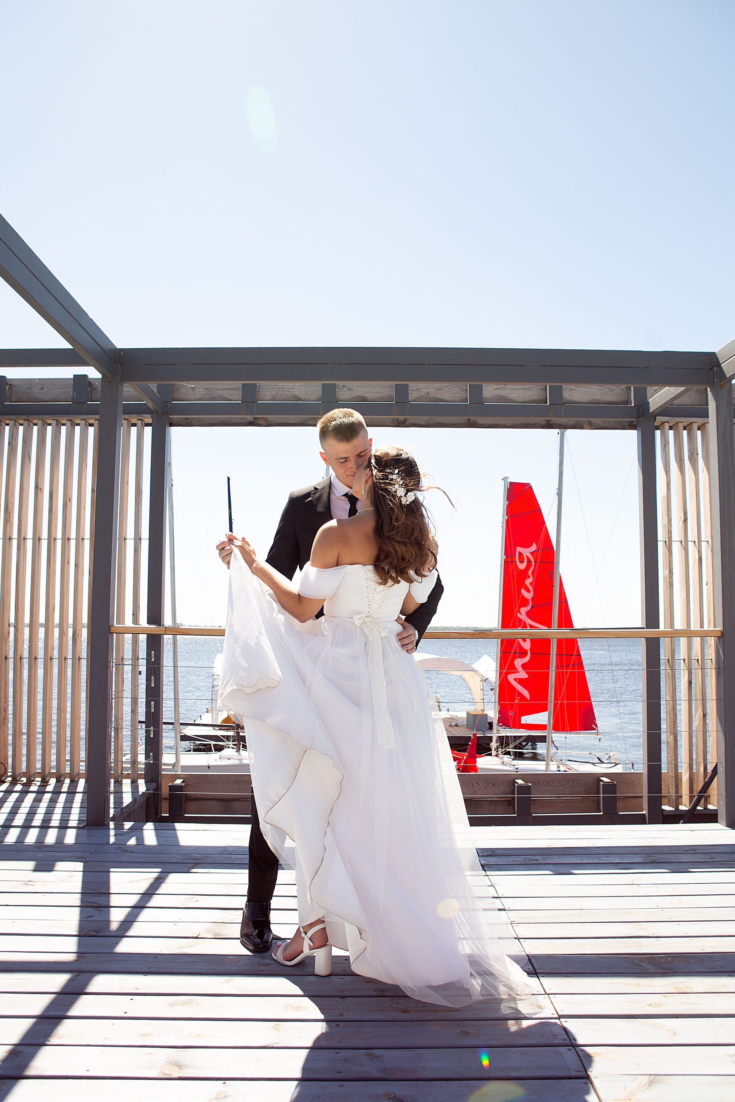 Свадебная фотосессия на пироне: Дарья и Артём. Свадебный и предметный фотограф Ренат Каламперов