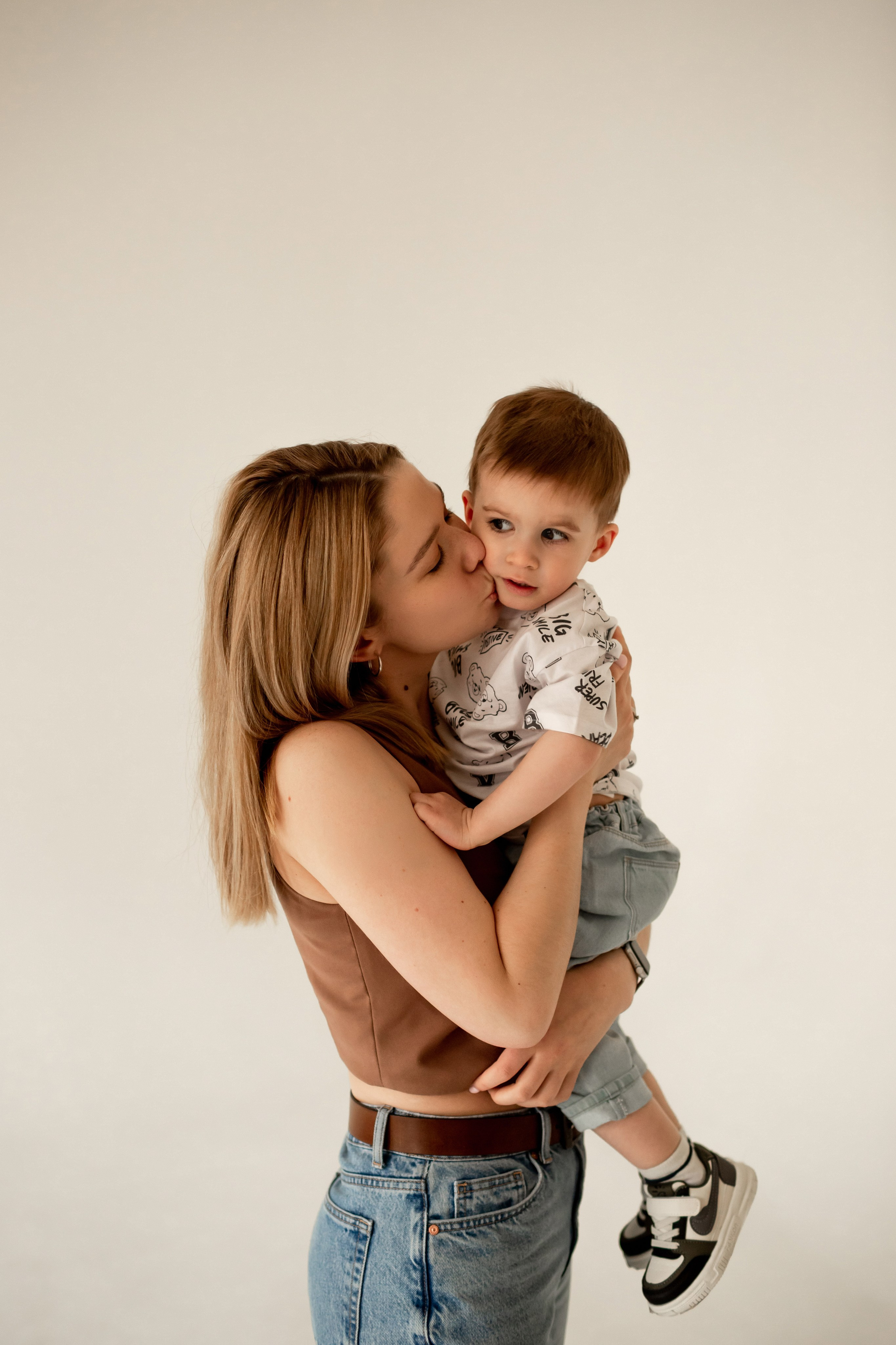 Семья Фурсал. Отрыв в студии. Свадебный фотограф Кирилл Белый