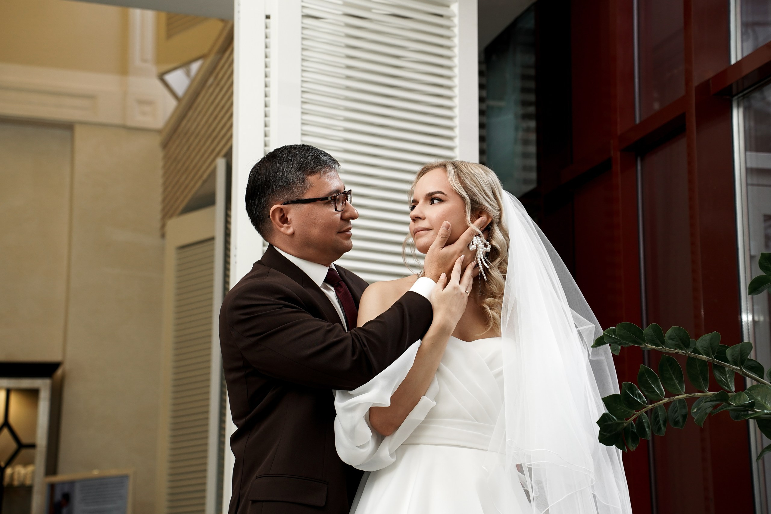 Свадебная фотосессия «4 часа». Отель Резиденция в Ростове-на-Дону. Кадры молодоженов на природе. Фотосессия банкета 1 час. Свадебный фотограф в Ростове-на-Дону. Таинство Крещения и Венчания, семейные фотосессии. Алёна Чёботова