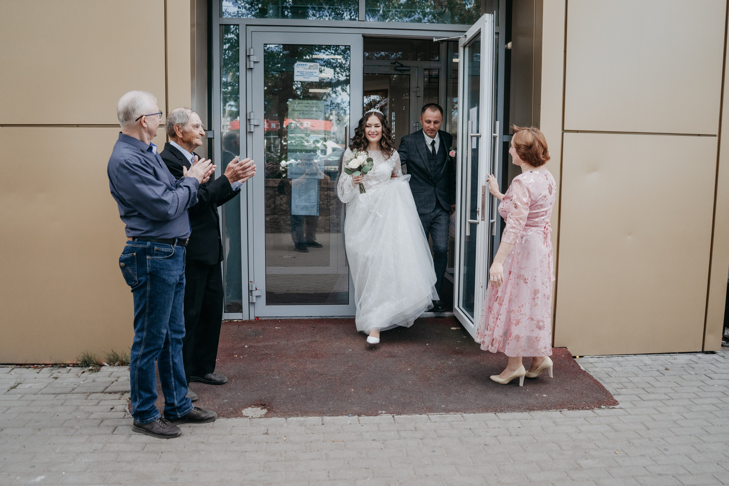 Свадебный фотографии с прогулки в окрестностях Улан-Удэ. Фотограф в Улан-Удэ. Свадебный фотограф в Улан-Удэ