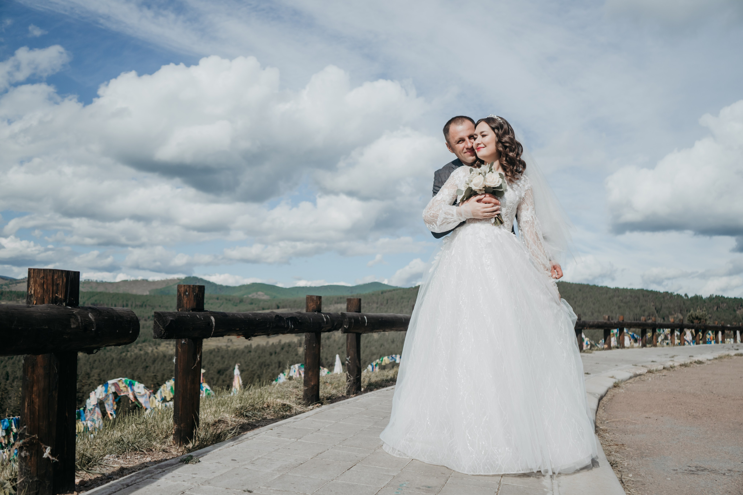 Свадебный фотографии с прогулки в окрестностях Улан-Удэ. Фотограф в Улан-Удэ. Свадебный фотограф в Улан-Удэ