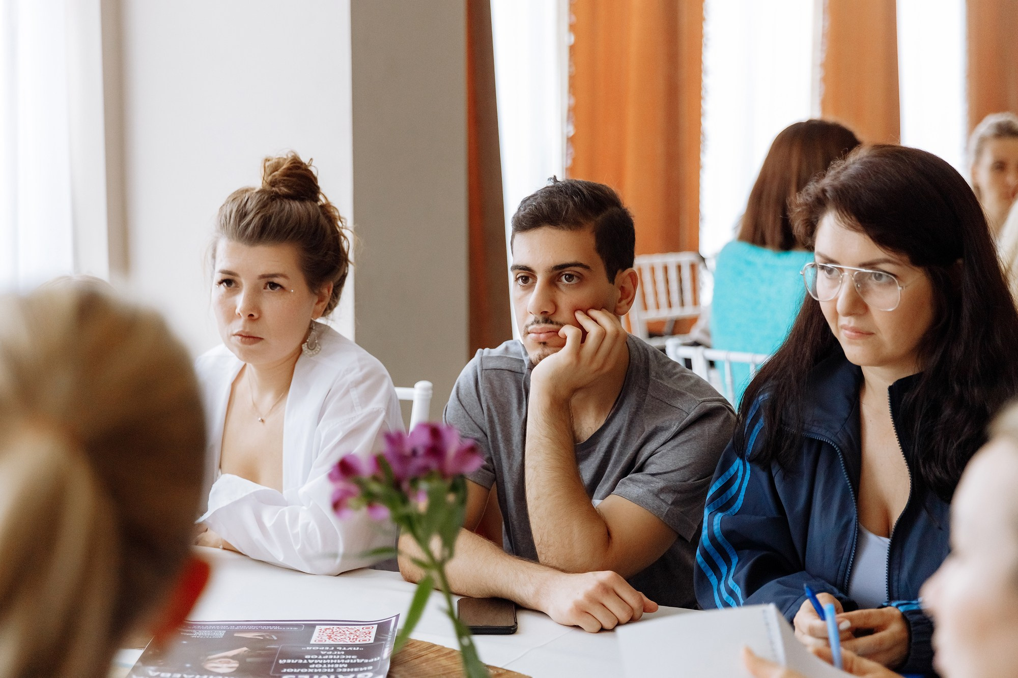 Фотограф на психологическом мероприятии. Профессиональный фотограф в Сочи Виктория Джой. Обучение