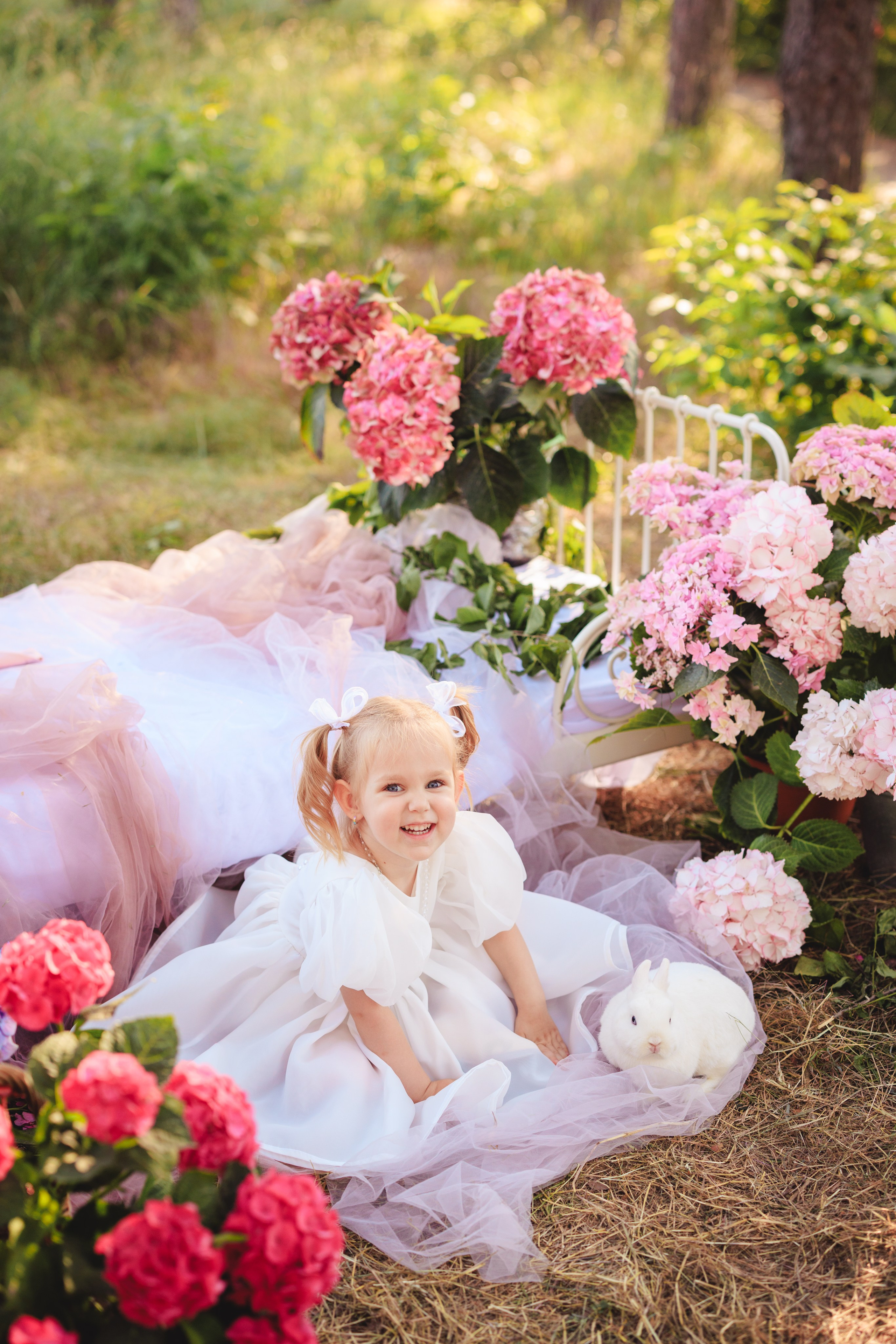 Цветочная кровать с кроликами. Семейный и детский фотограф в Краснодаре Анна Трашкова