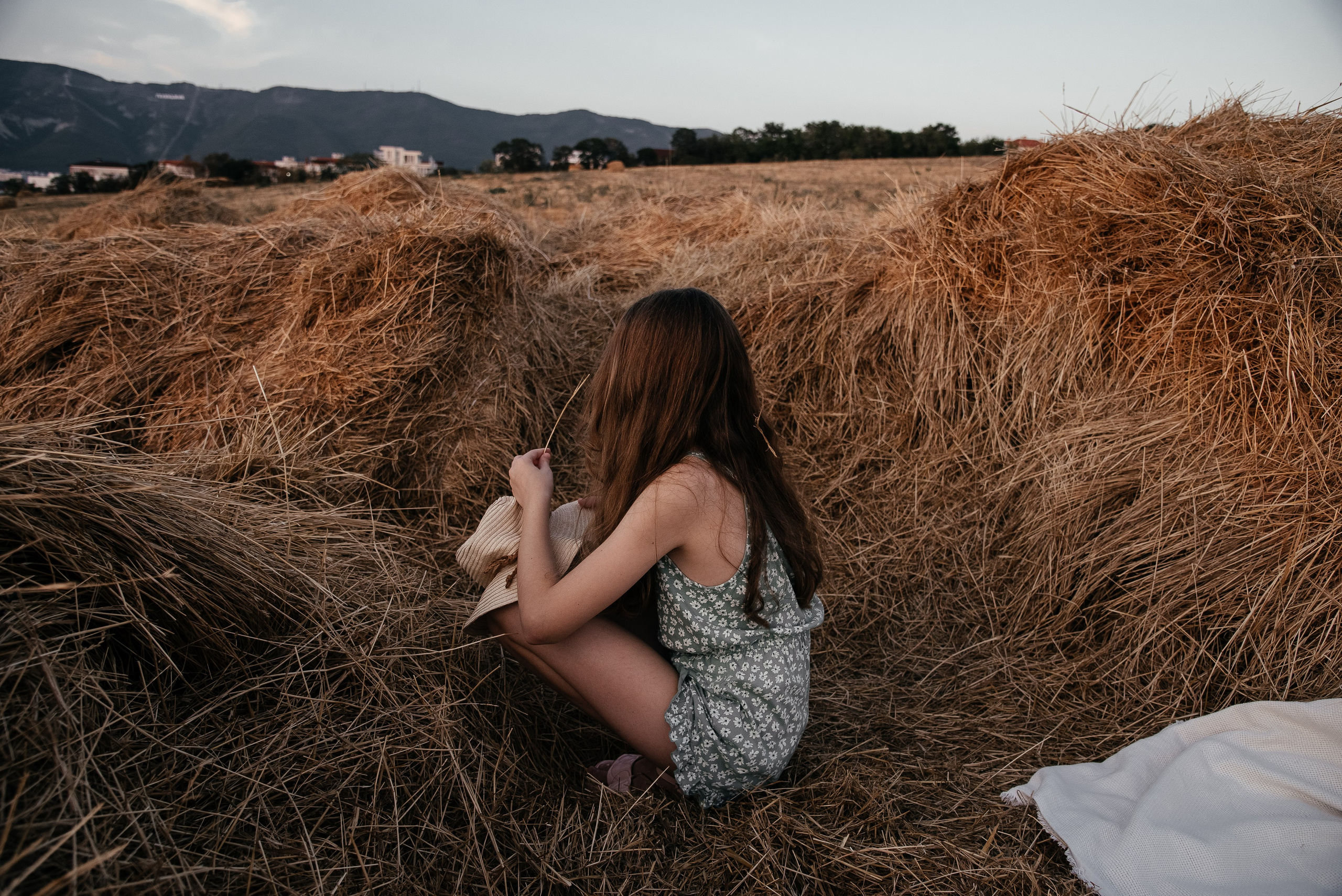 В стогах. Портретный и семейный фотограф в Геленджике Таня Ходова