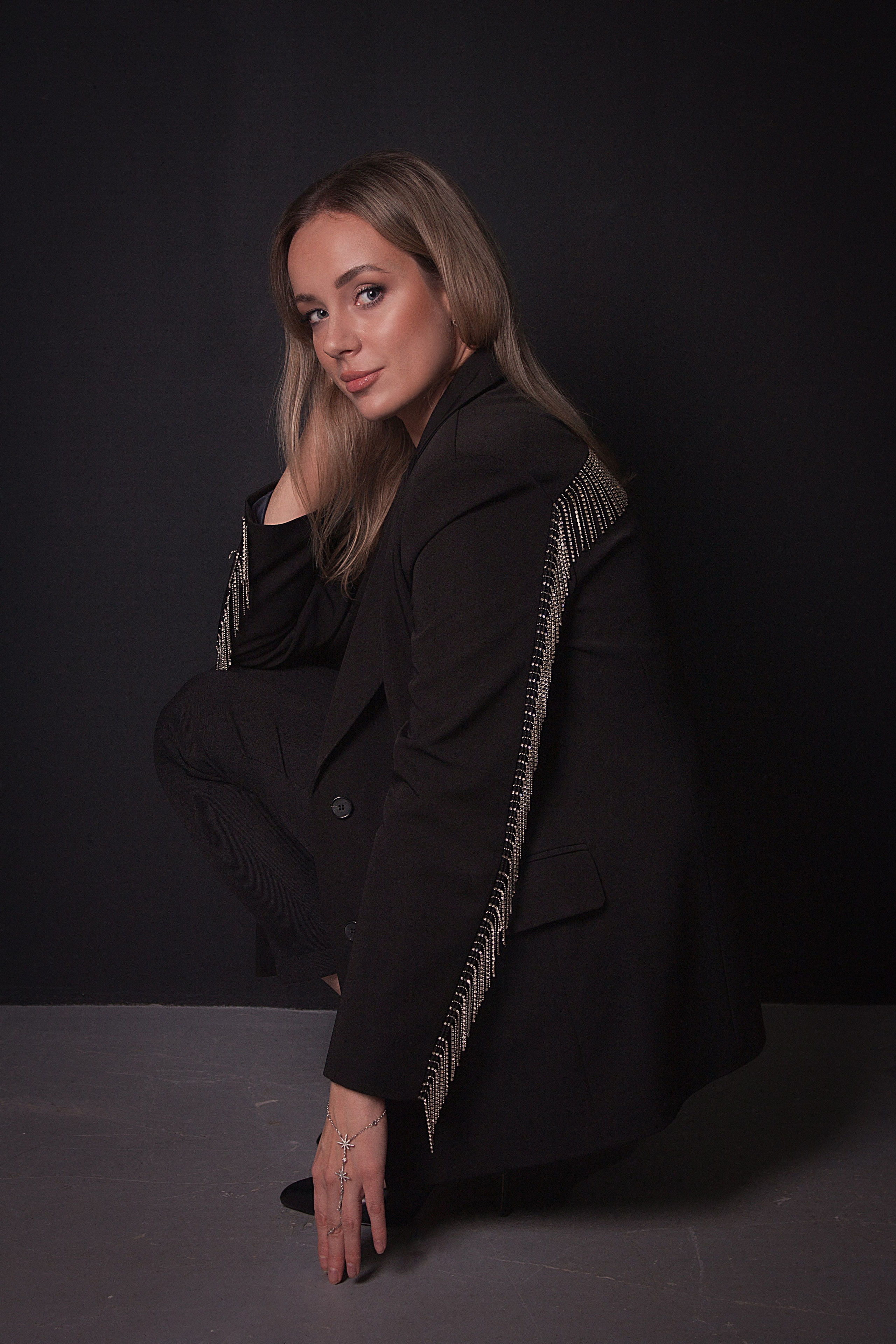 Женские портреты в студии. Главная