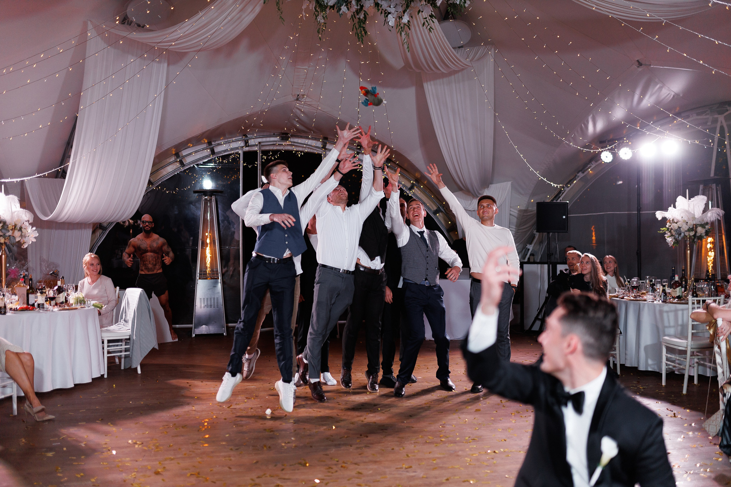 ···. Свадебный фотограф в Санкт-Петербурге Александра Чукавина