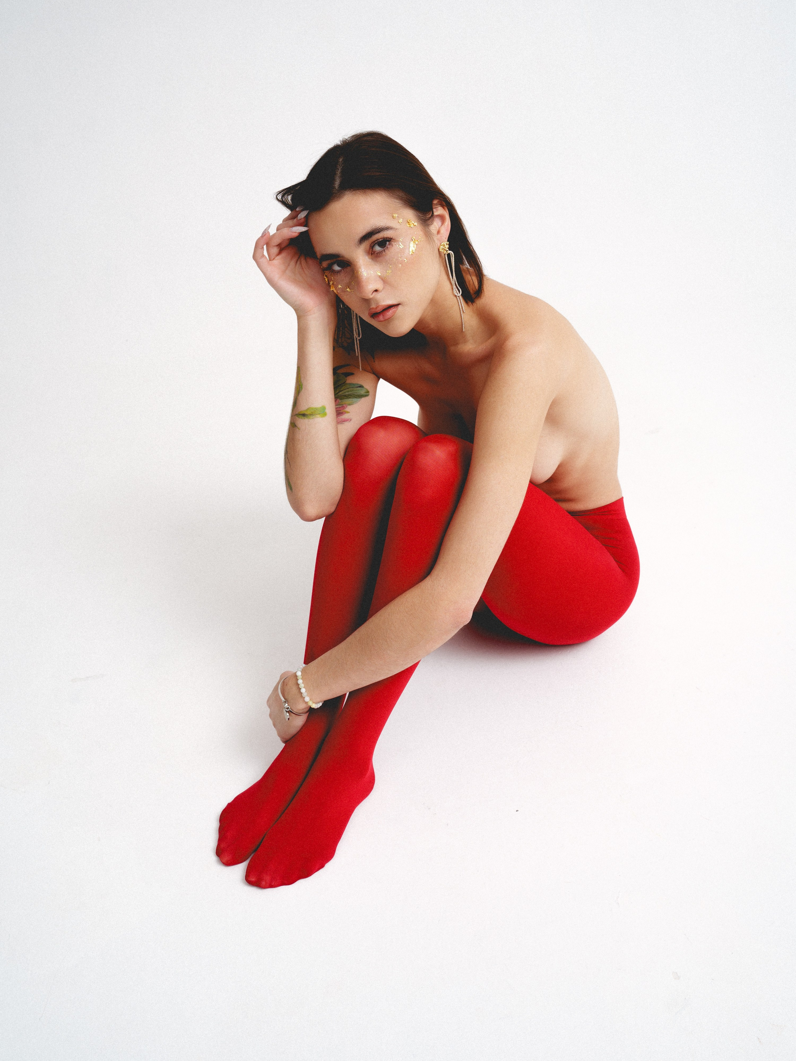 В красных колготках. Иван Упоров — фотограф, рилсмейкер чебоксары